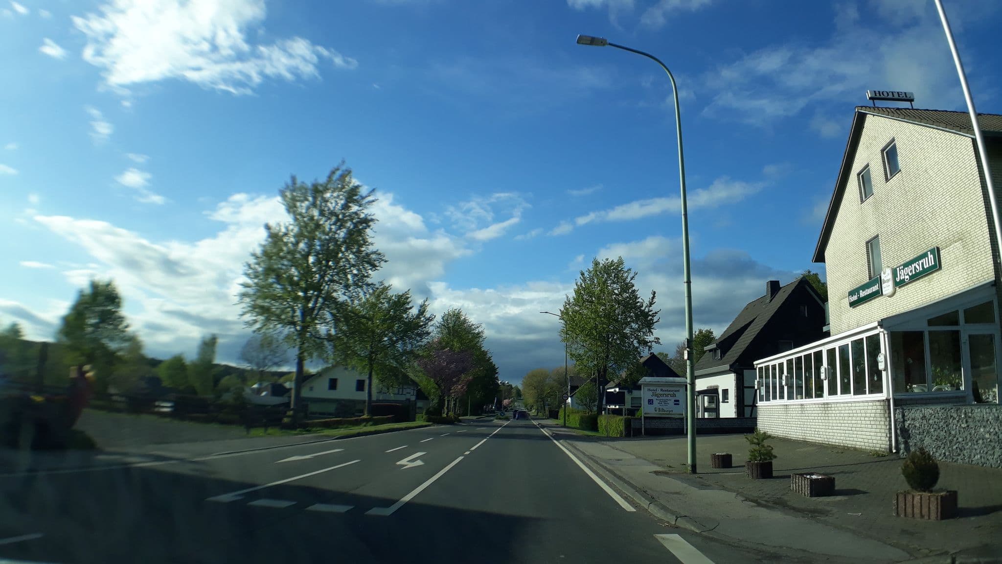 Street view near Zimmermans Lounge 5, Simmerath — © tobiasreg (CC BY-SA · Mapillary)