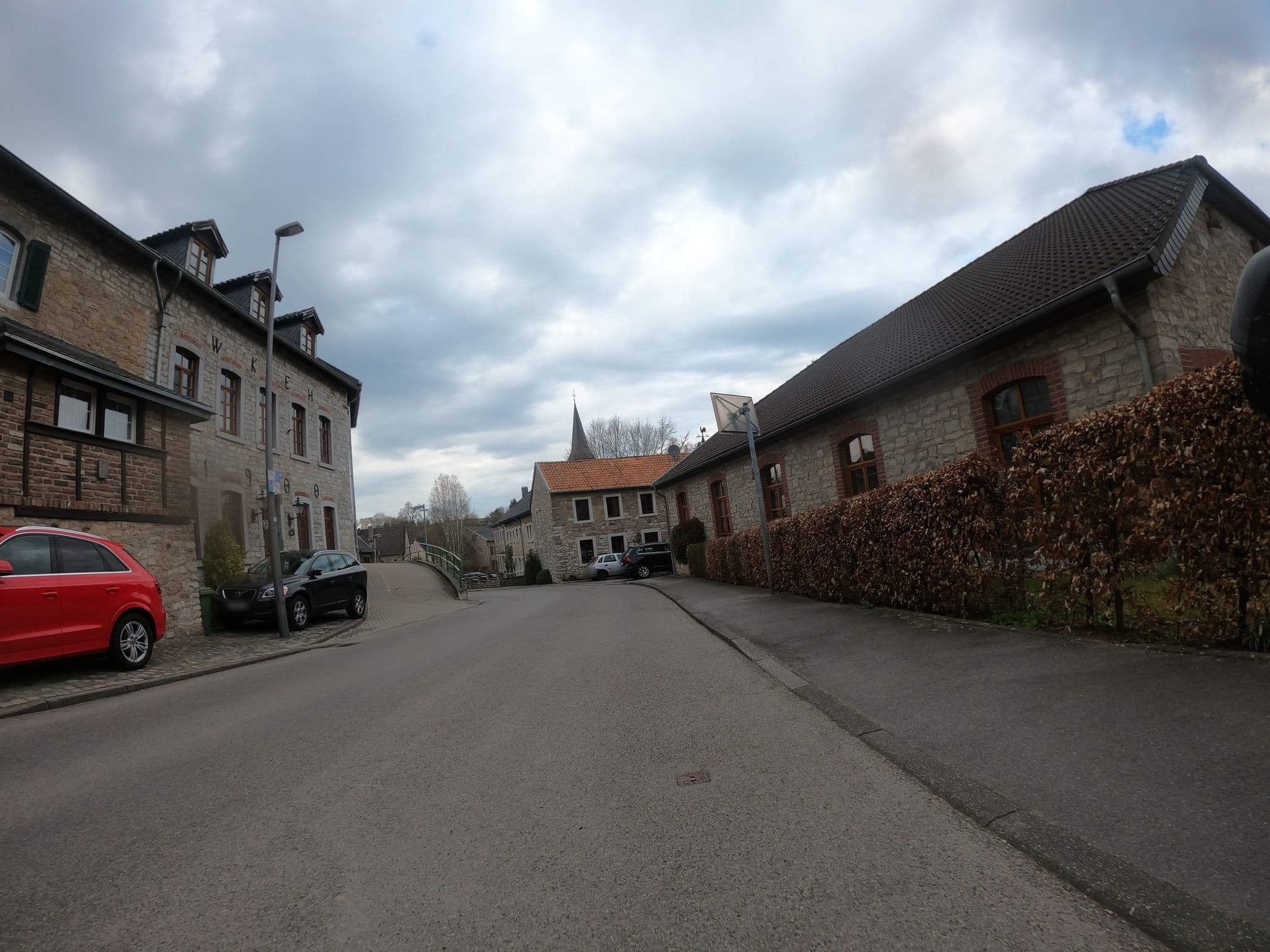 Street view near Nacht-Lager B&B, Walheim - Hahn — © plexi32 (CC BY-SA · Mapillary)