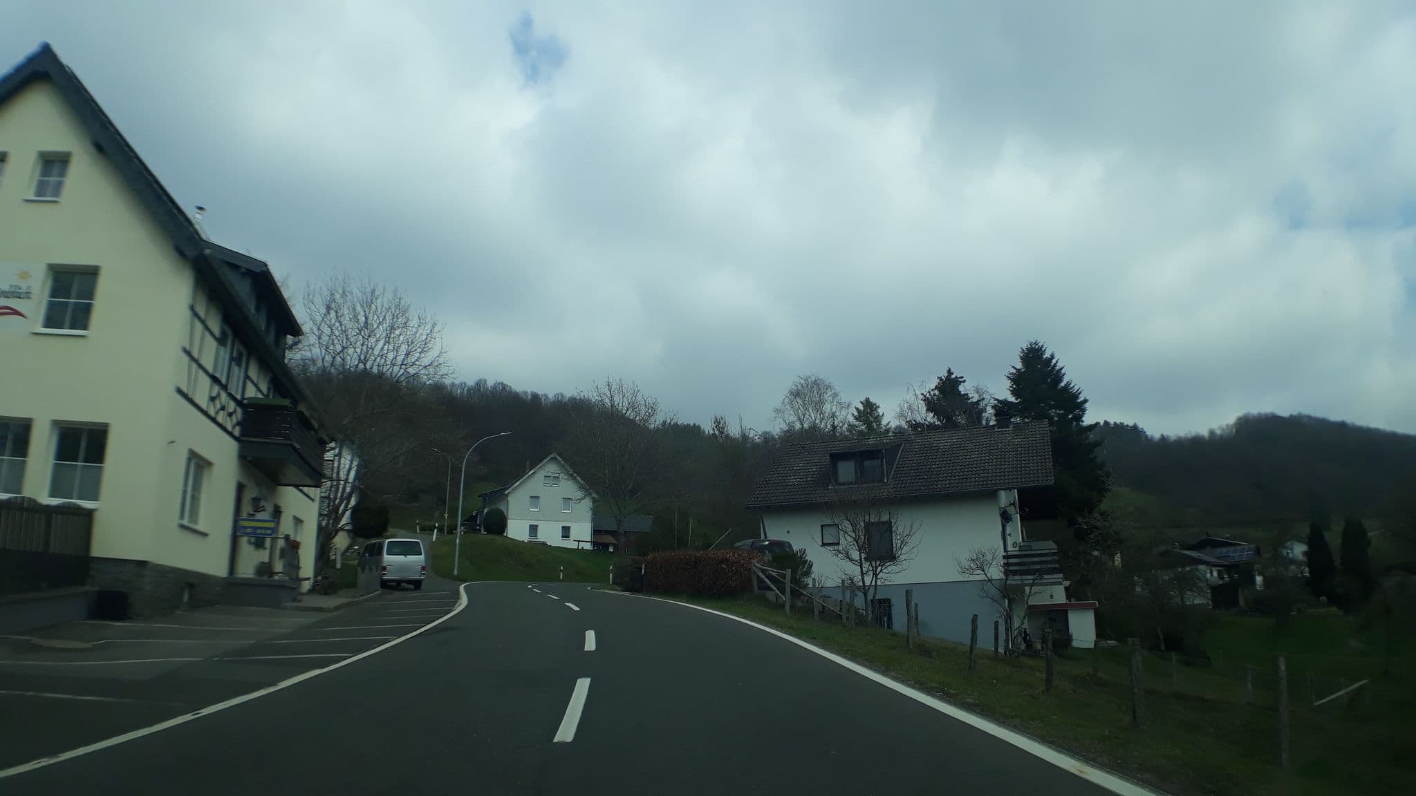 Street view near Hausschonblick Ferienwohnungen, Simmerath — © tobiasreg (CC BY-SA · Mapillary)