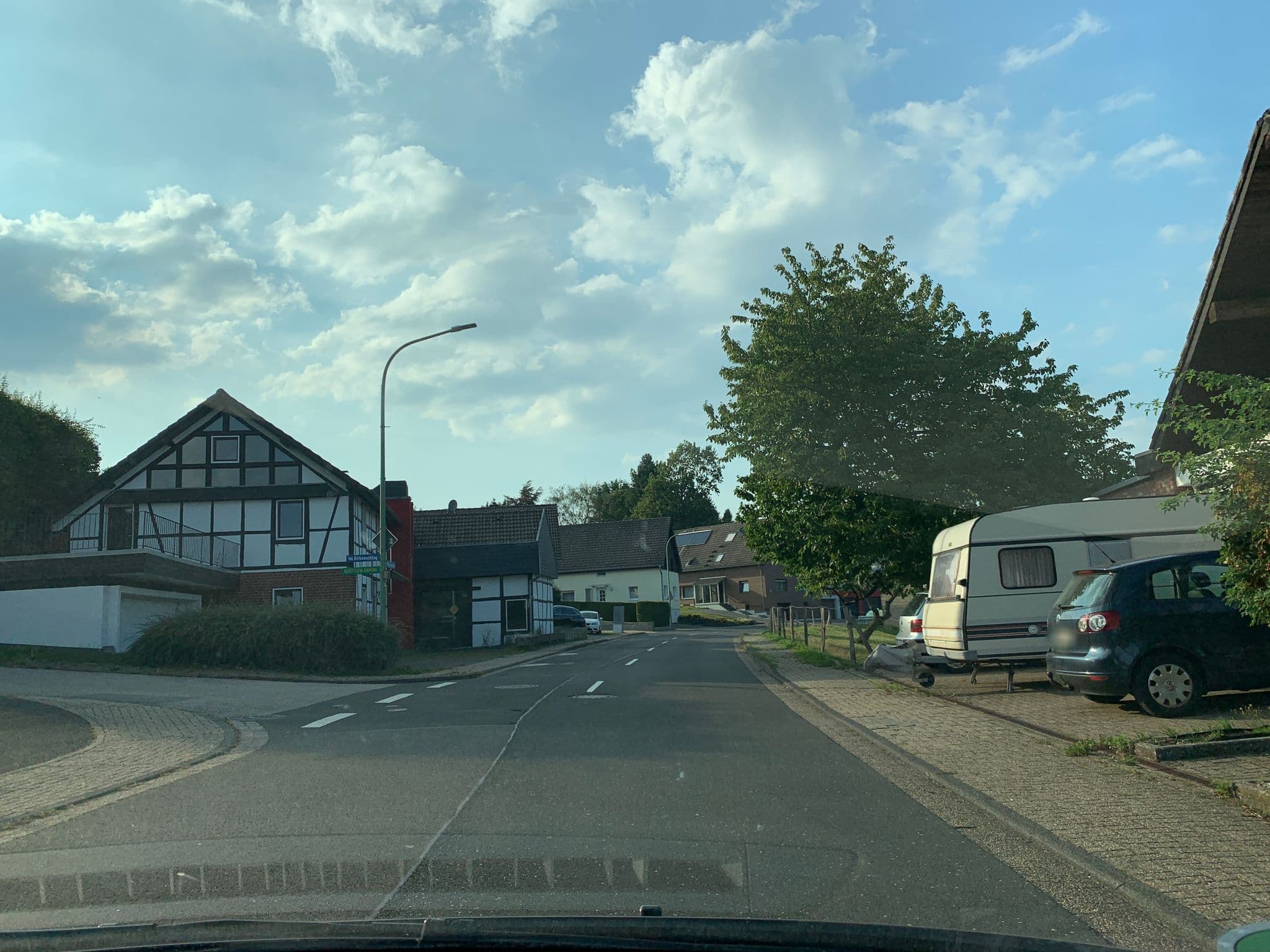 Street view near Don Bosco Gästehaus, Simmerath — © noel (CC BY-SA · Mapillary)