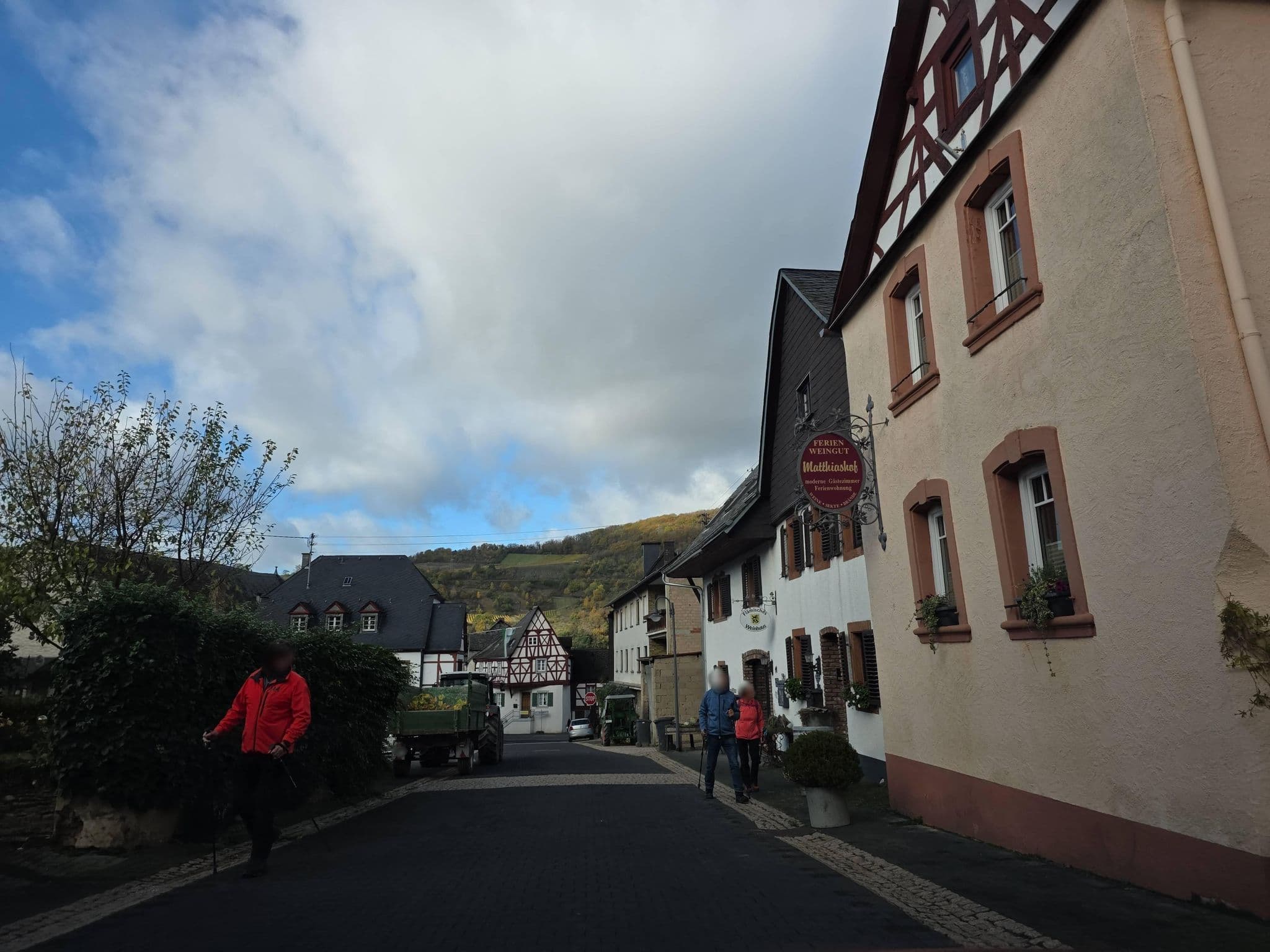 Street view near Ferienhaus 'Haus am Pütz' Wintrich/Mittelmosel, Piesport — © ma_rt_in (CC BY-SA · Mapillary)
