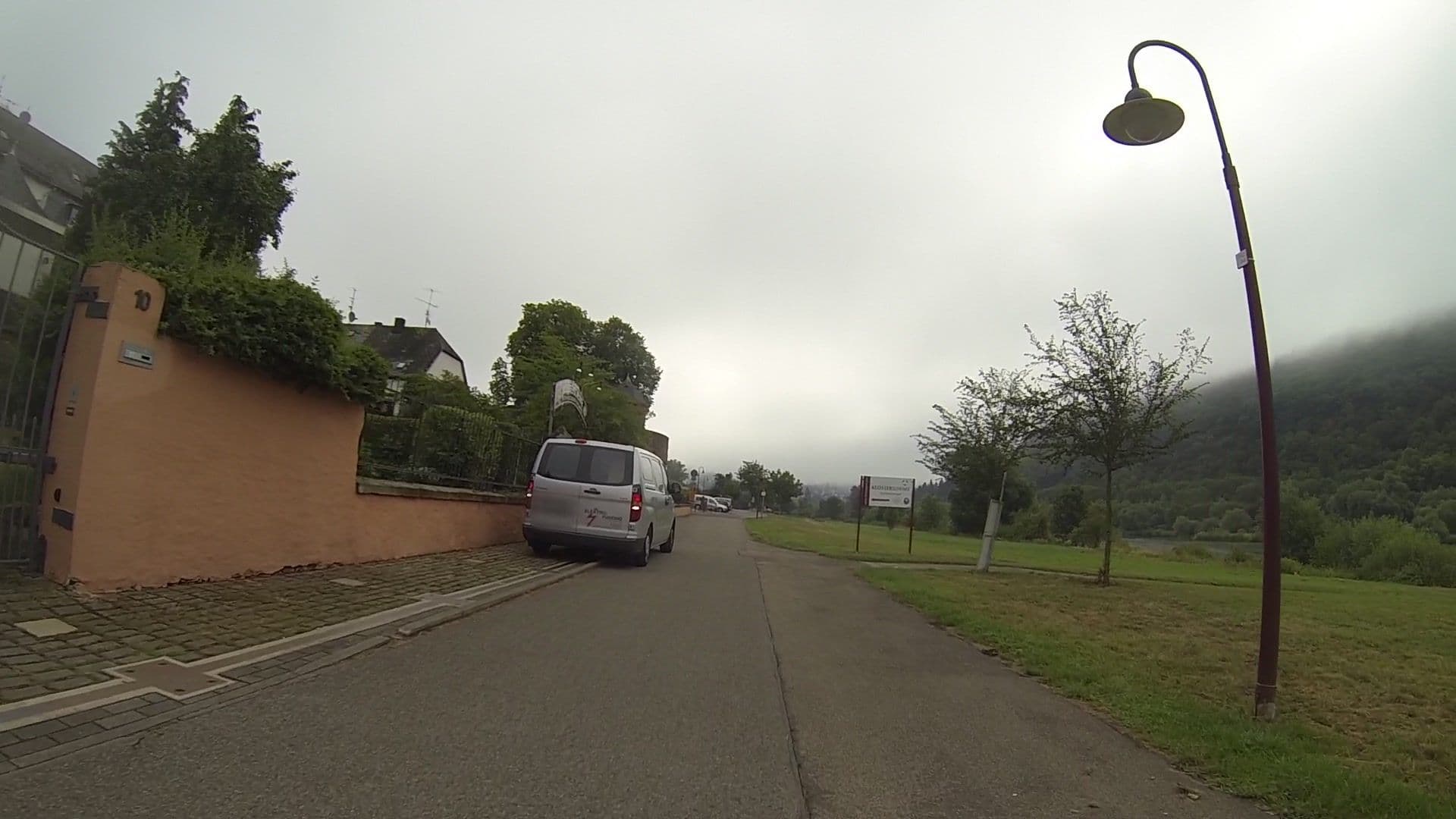 Street view near Boutiquehotel Kloster Pfalzel, Kenn — © gpsvid (CC BY-SA · Mapillary)