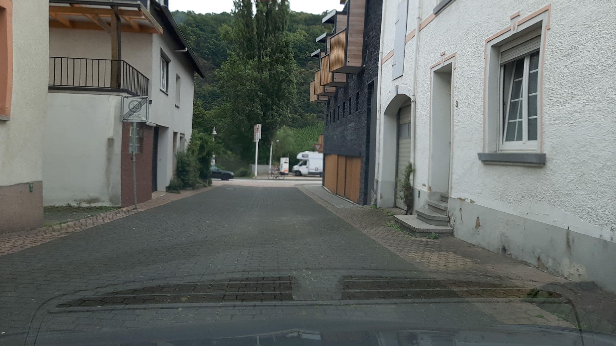 Street view near Ferienwohnung Zum Klosterruinenblick, Kröv — © Lowiekse (CC BY-SA · Mapillary)