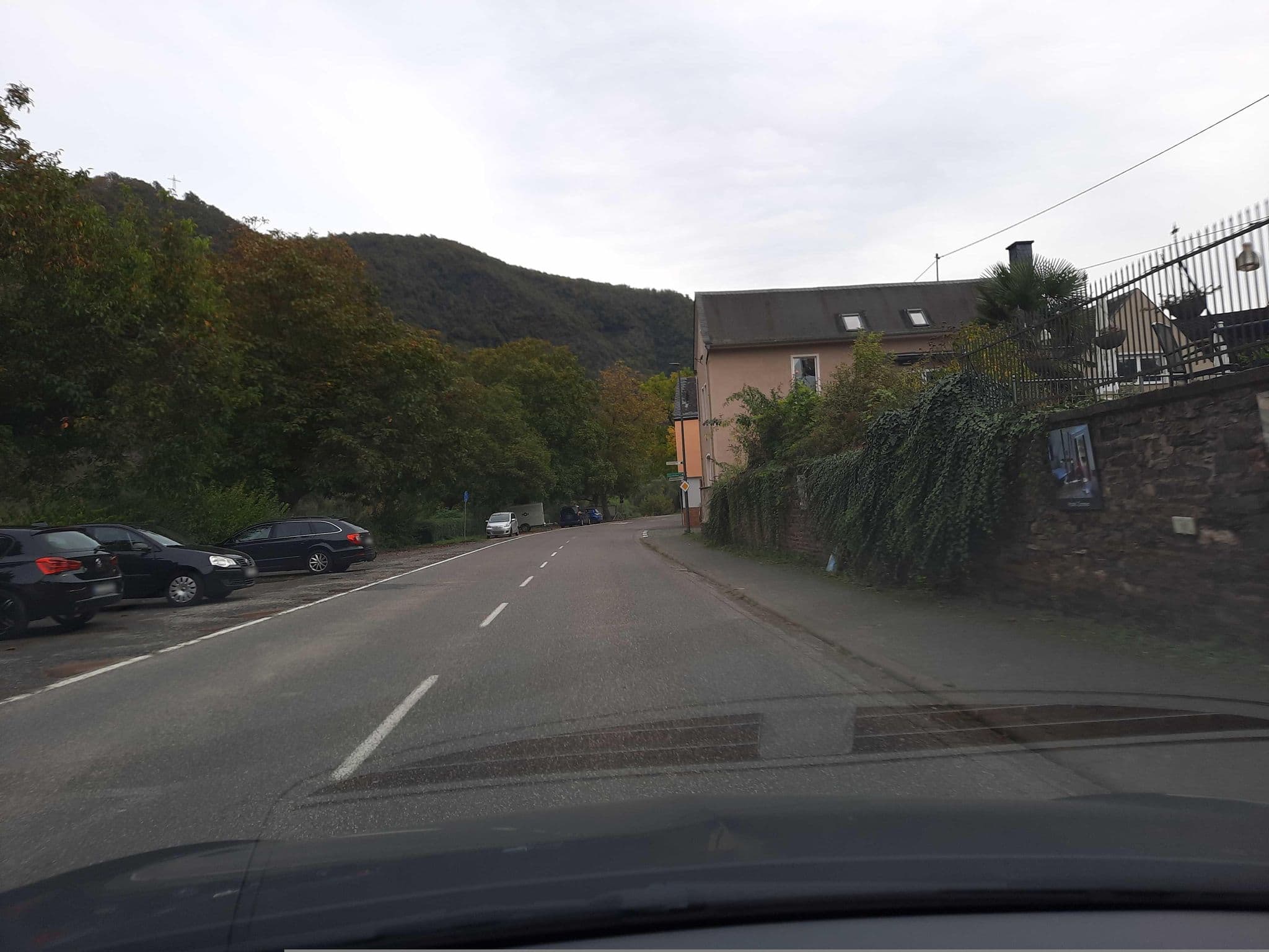 Street view near Altes Pfarrhaus, Bruttig-Fankel — © Lowiekse (CC BY-SA · Mapillary)