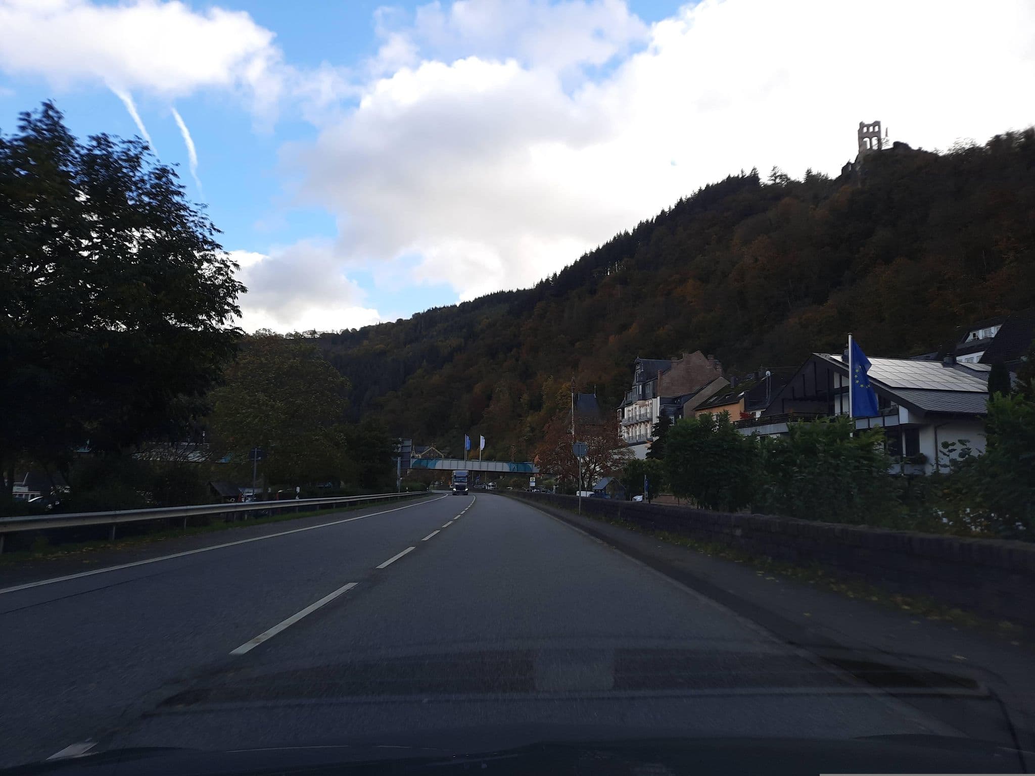 Street view near Park Hotel, Traben-Trarbach — © Lowiekse (CC BY-SA · Mapillary)