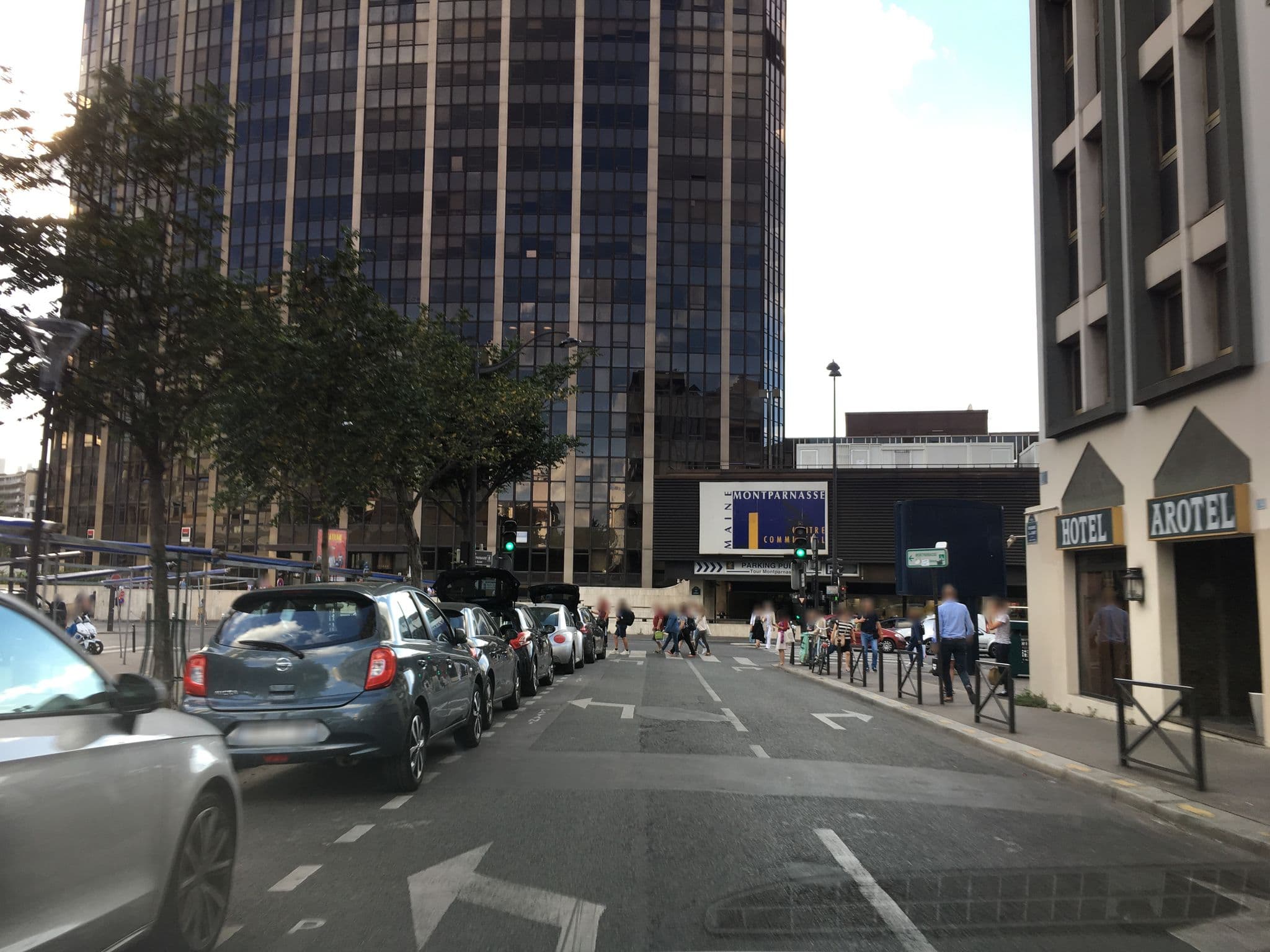 Street view near Les Artistes, Paris 06 Luxembourg — © cquest (CC BY-SA · Mapillary)