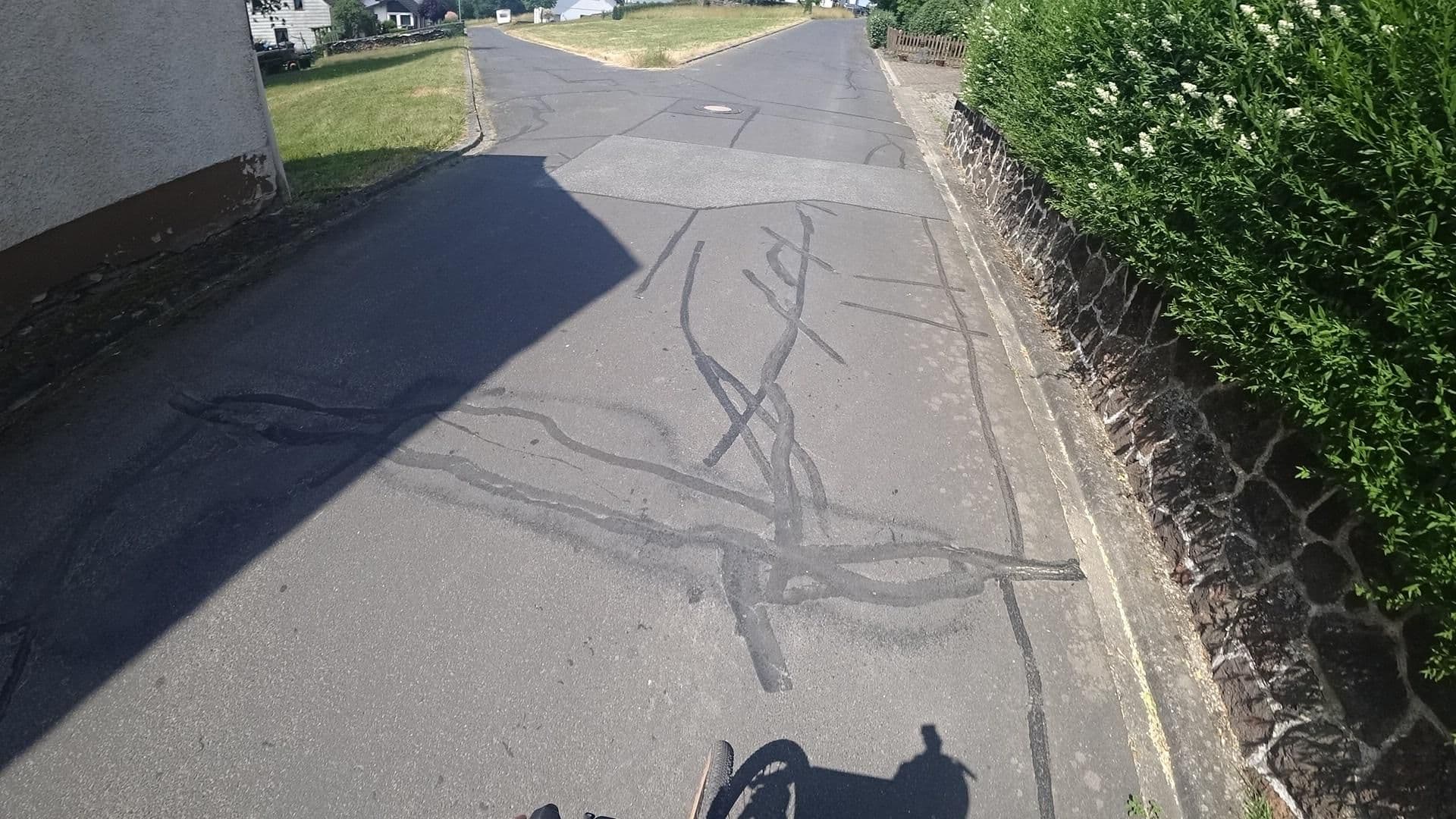 Street view near Wellness-Ferienhaus Eifel Feeling, Lutzerath — © MichelleFritzSLP (CC BY-SA · Mapillary)