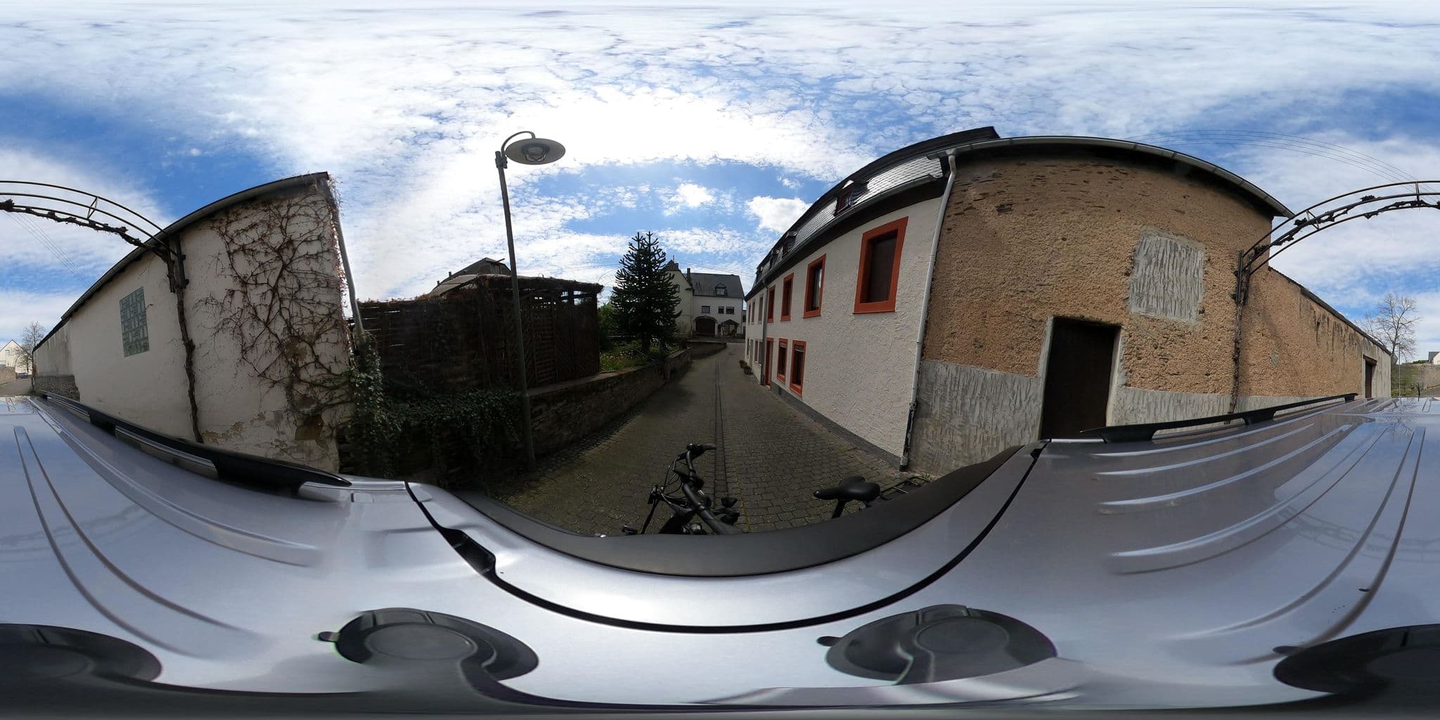 Street view near Weingut-Klosterhof, Brauneberg — © Mobilitaetswerk (CC BY-SA · Mapillary)