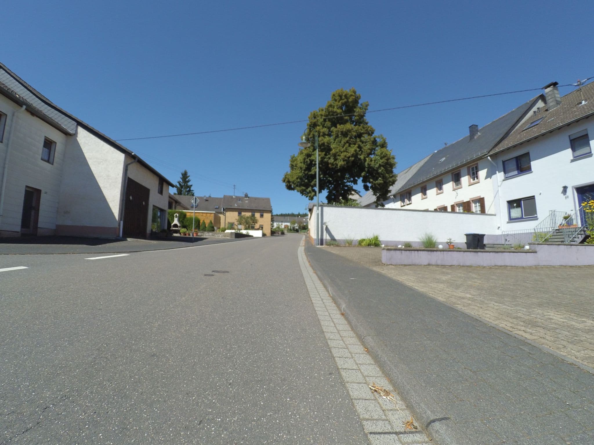 Street view near Zur Neroburg Hotel und Restaurant, Birresborn — © peewee32 (CC BY-SA · Mapillary)