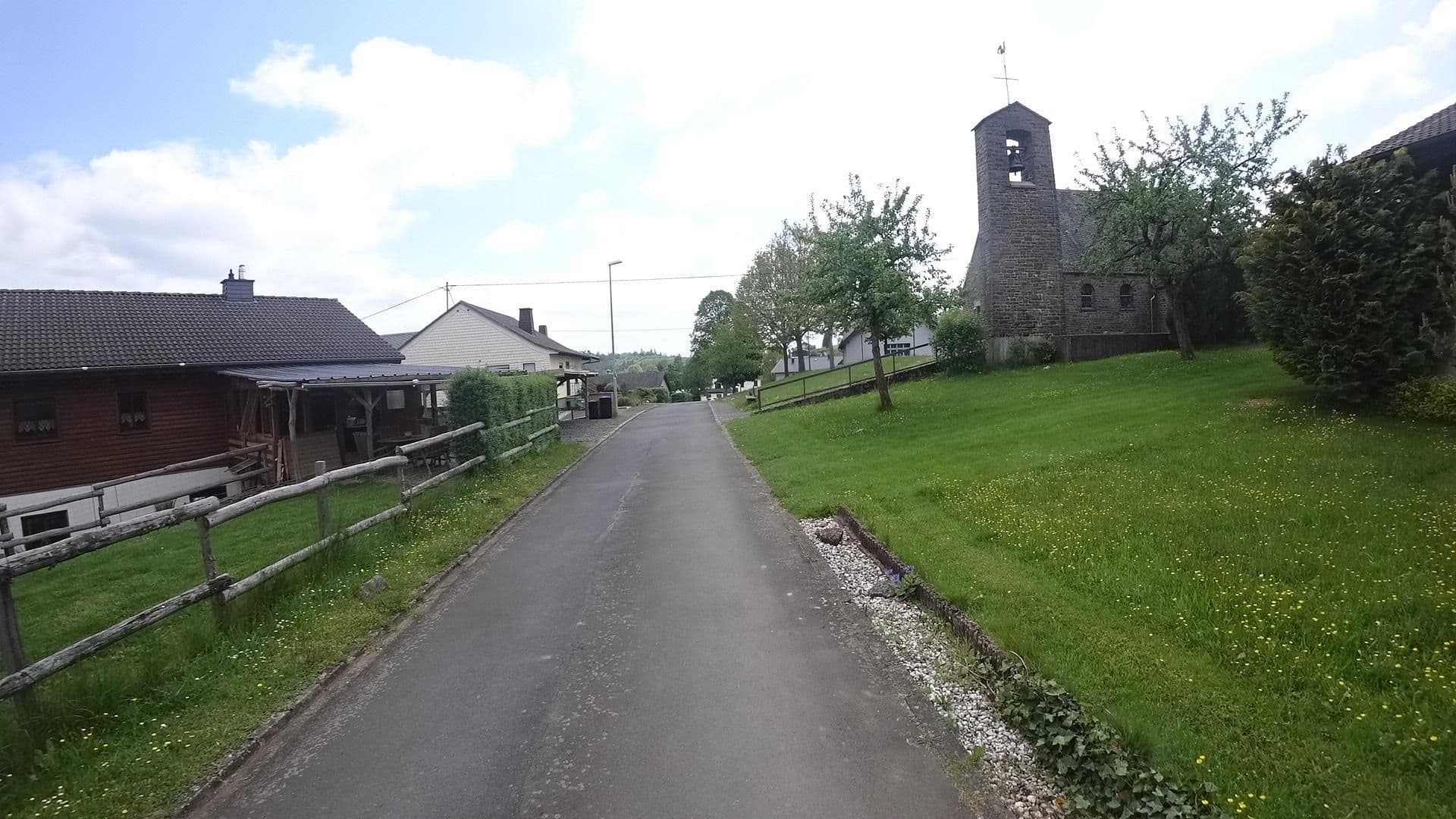 Street view near Ferienhaus Vulkaneifel Bei Hepp, Ulmen — © MichelleFritzSLP (CC BY-SA · Mapillary)