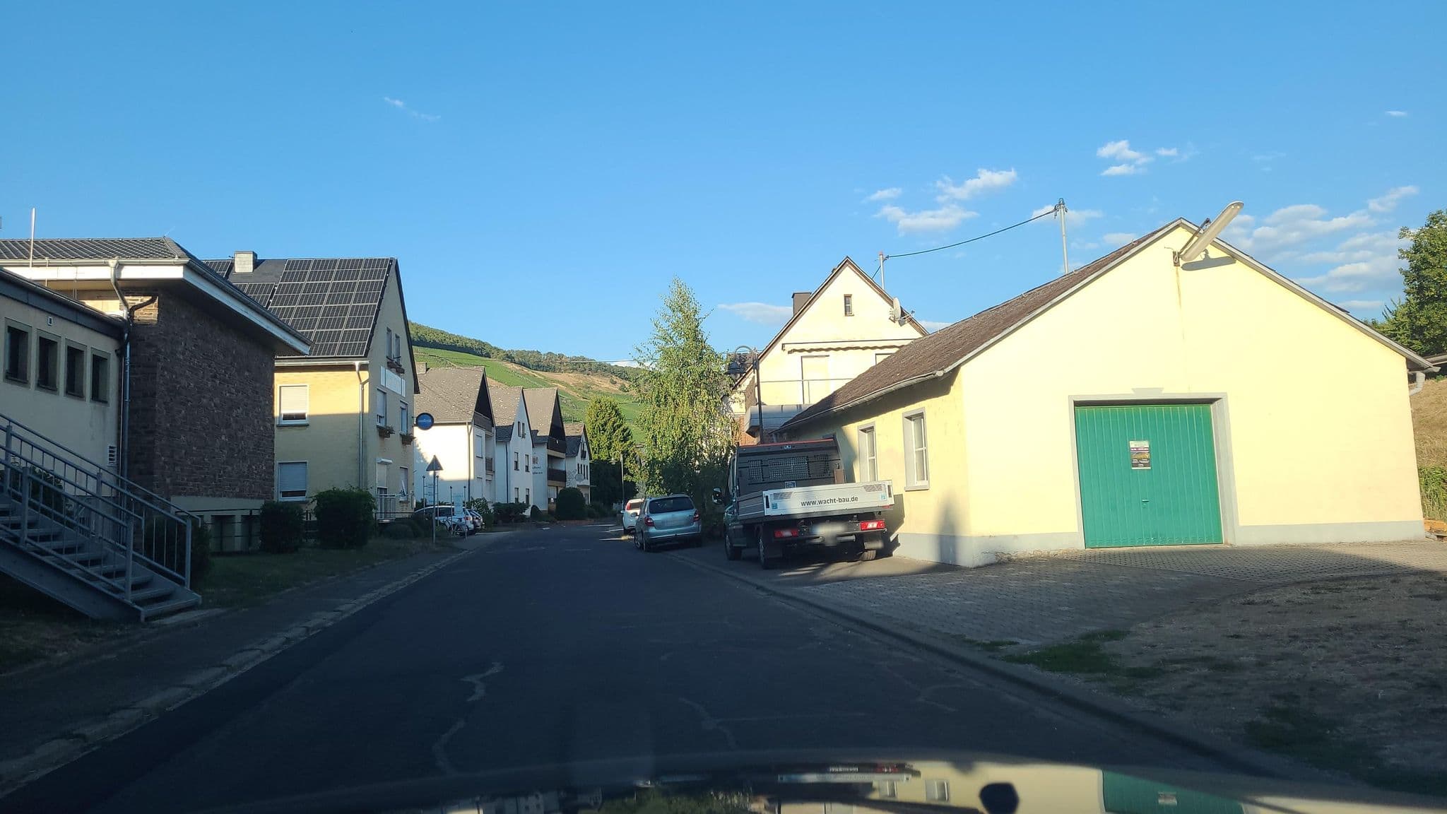 Street view near Weingut Cafe Ferienwohnung Degenhof Klüsserath Mosel, Klüsserath — © rb41 (CC BY-SA · Mapillary)