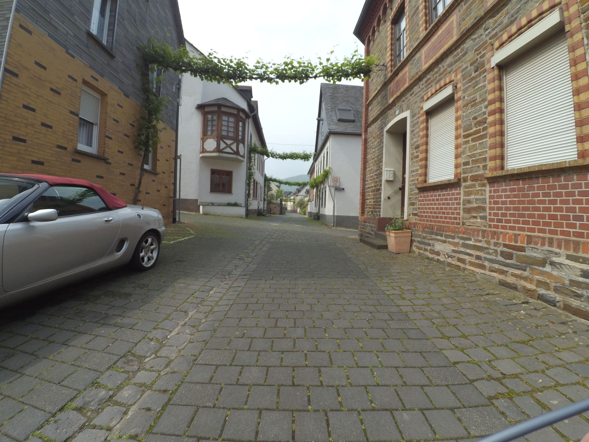 Street view near Fewo Steck, Bruttig-Fankel — © peewee32 (CC BY-SA · Mapillary)
