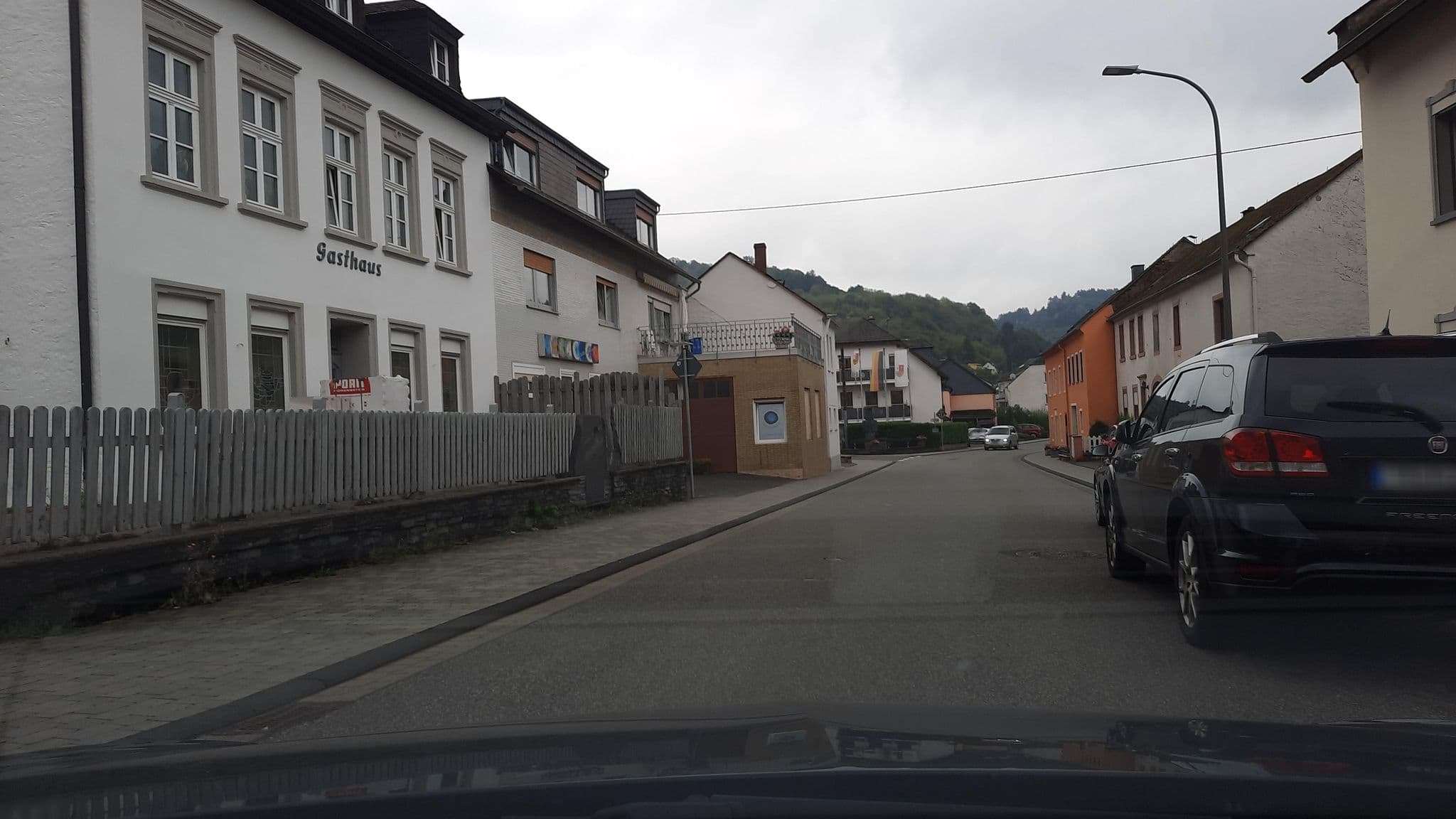 Street view near Gasthaus Kasler, Fell — © Lowiekse (CC BY-SA · Mapillary)