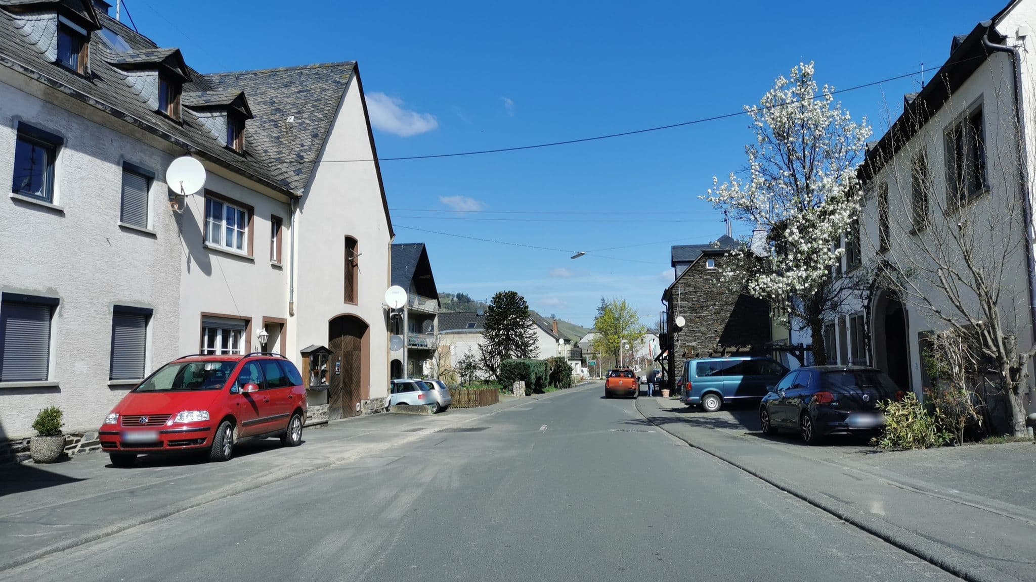 Street view near Weingut Gorges-Reinhard, Piesport — © ma_rt_in (CC BY-SA · Mapillary)