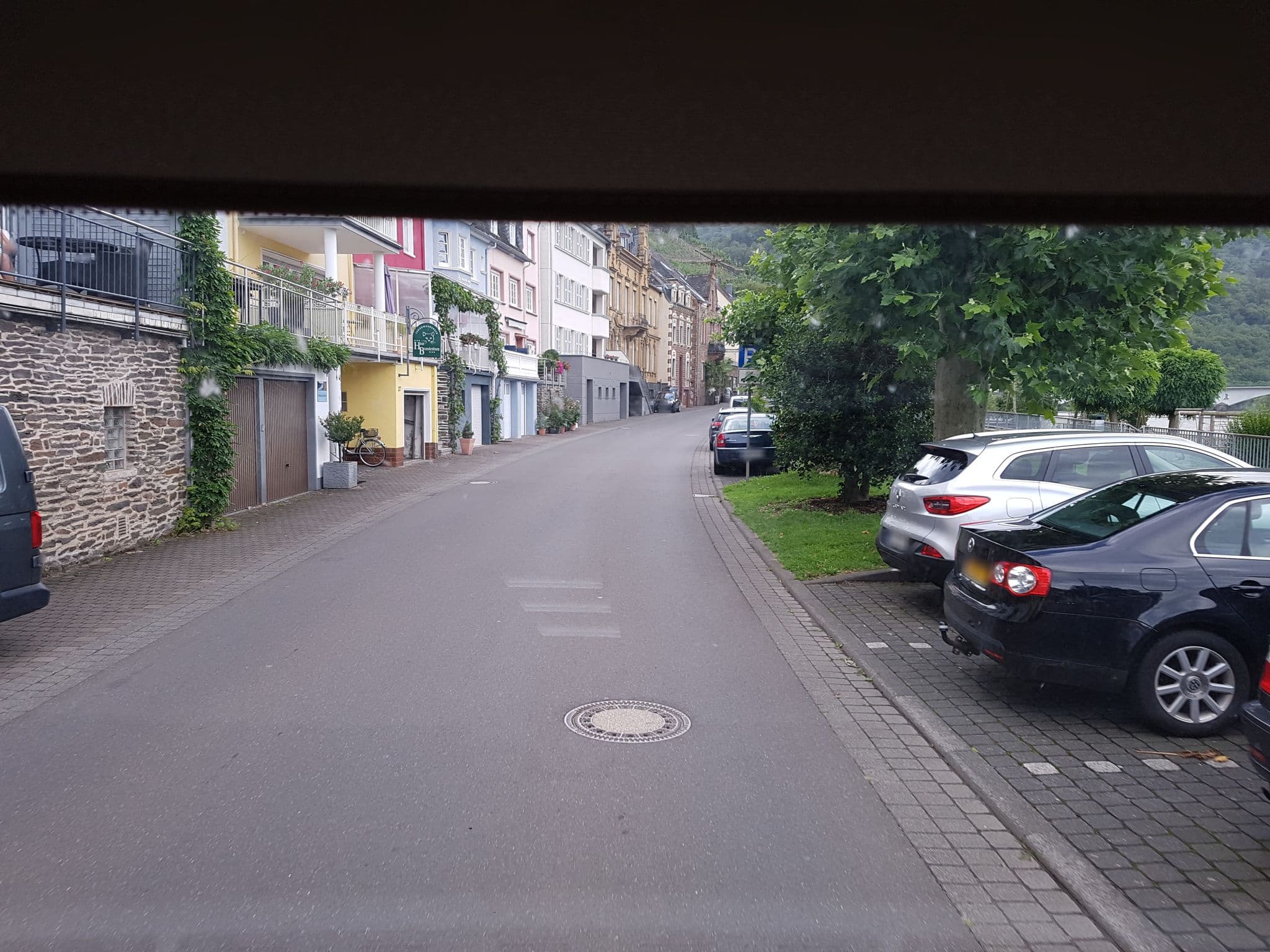 Street view near Haus Brandenburg an der Mosel, Briedel — © bernardvoyageur (CC BY-SA · Mapillary)