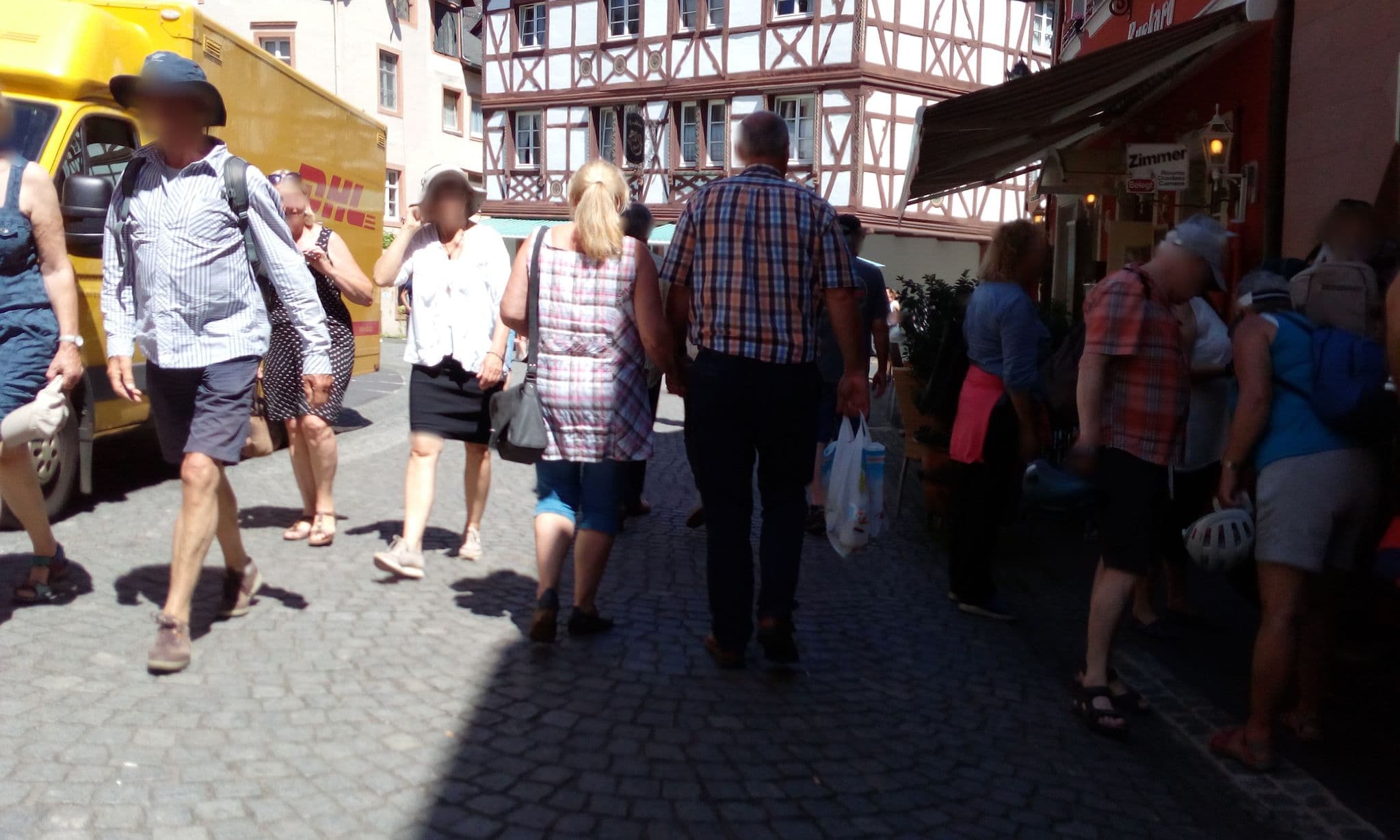 Street view near Hotel-Besitz- und Betriebsgesellschaft Älteste Weinstube Bernkastel, Bernkastel-Kues — © micmin1972 (CC BY-SA · Mapillary)