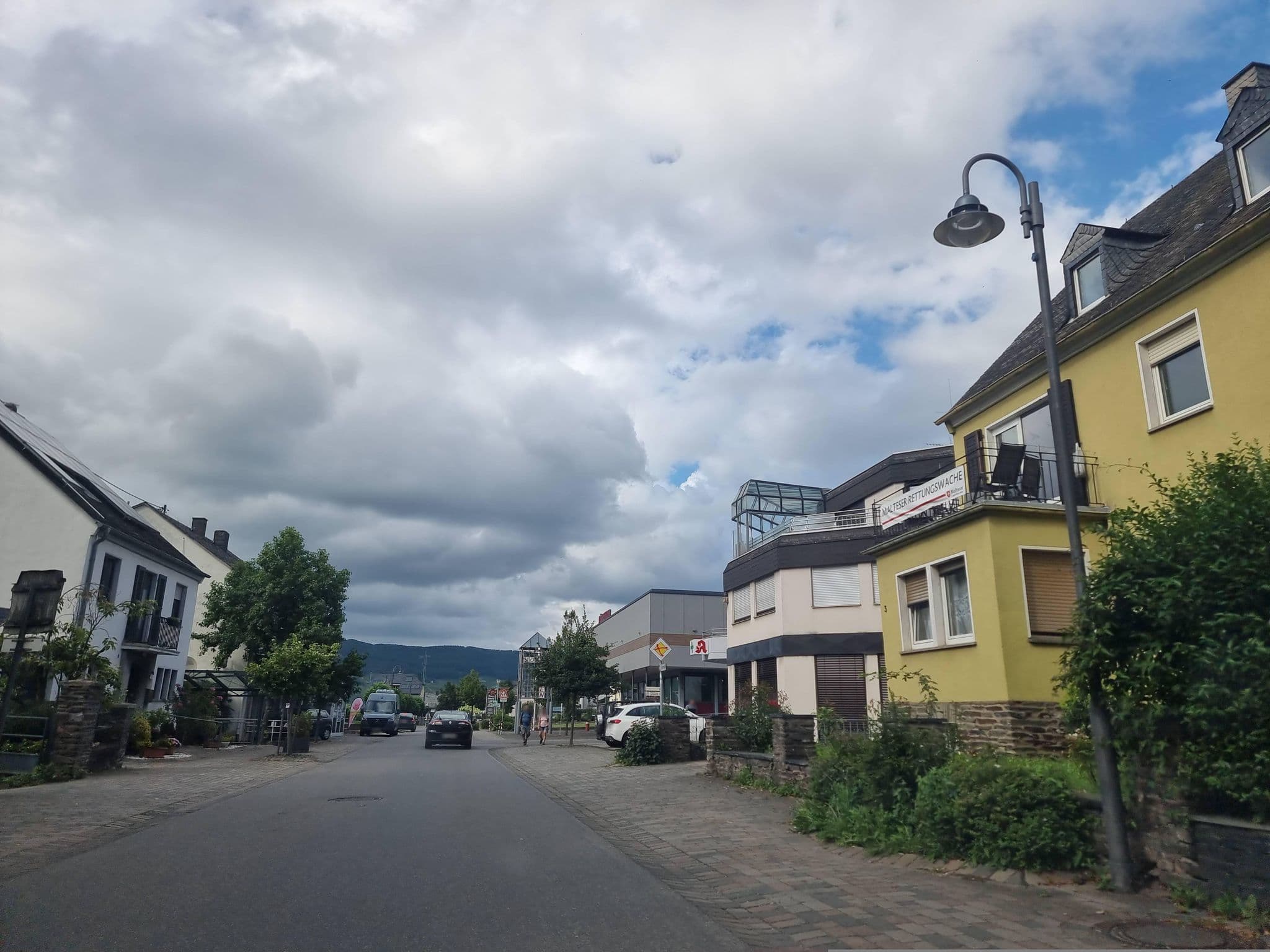 Street view near Landgasthof Altes Weingut, Neumagen-Dhron — © ma_rt_in (CC BY-SA · Mapillary)