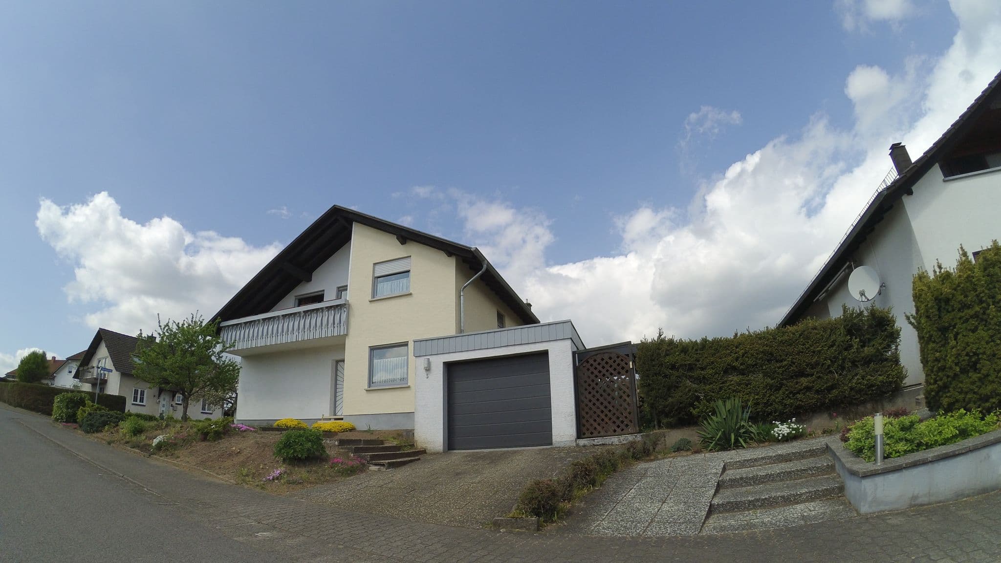 Street view near Hotel Restaurant Tanzcafe Steil, Wadern — © teddy73 (CC BY-SA · Mapillary)