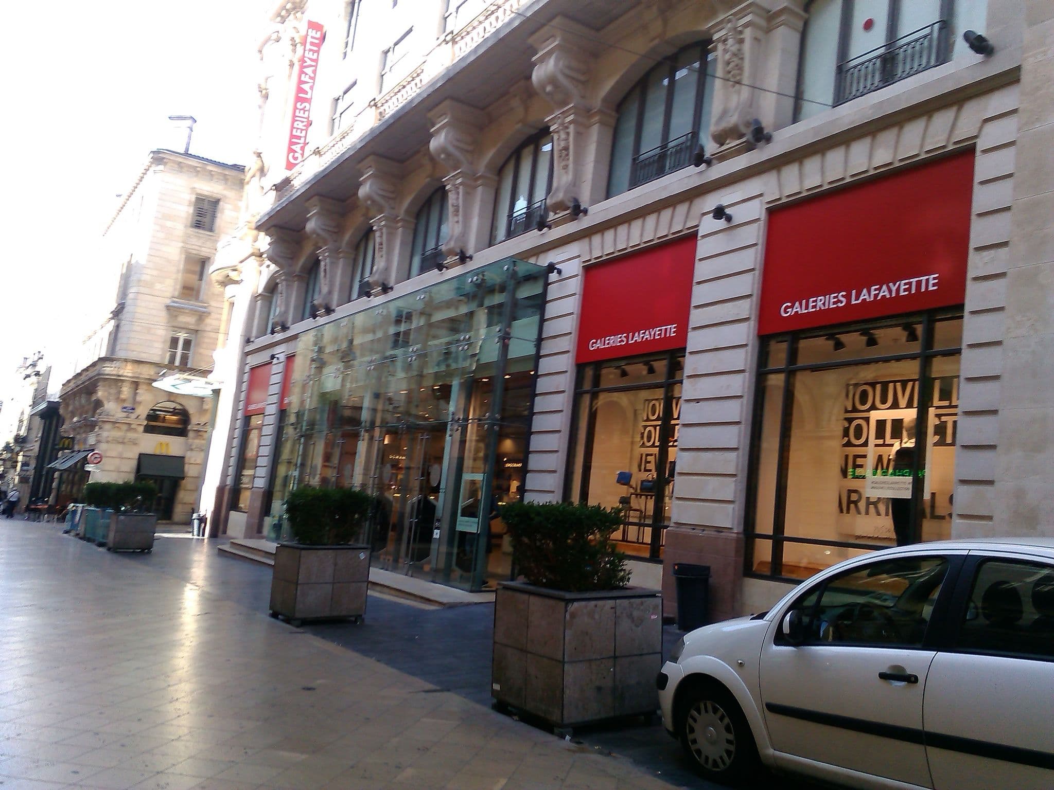 Street view near Hôtel du Théâtre, Bordeaux — © maturion (CC BY-SA · Mapillary)