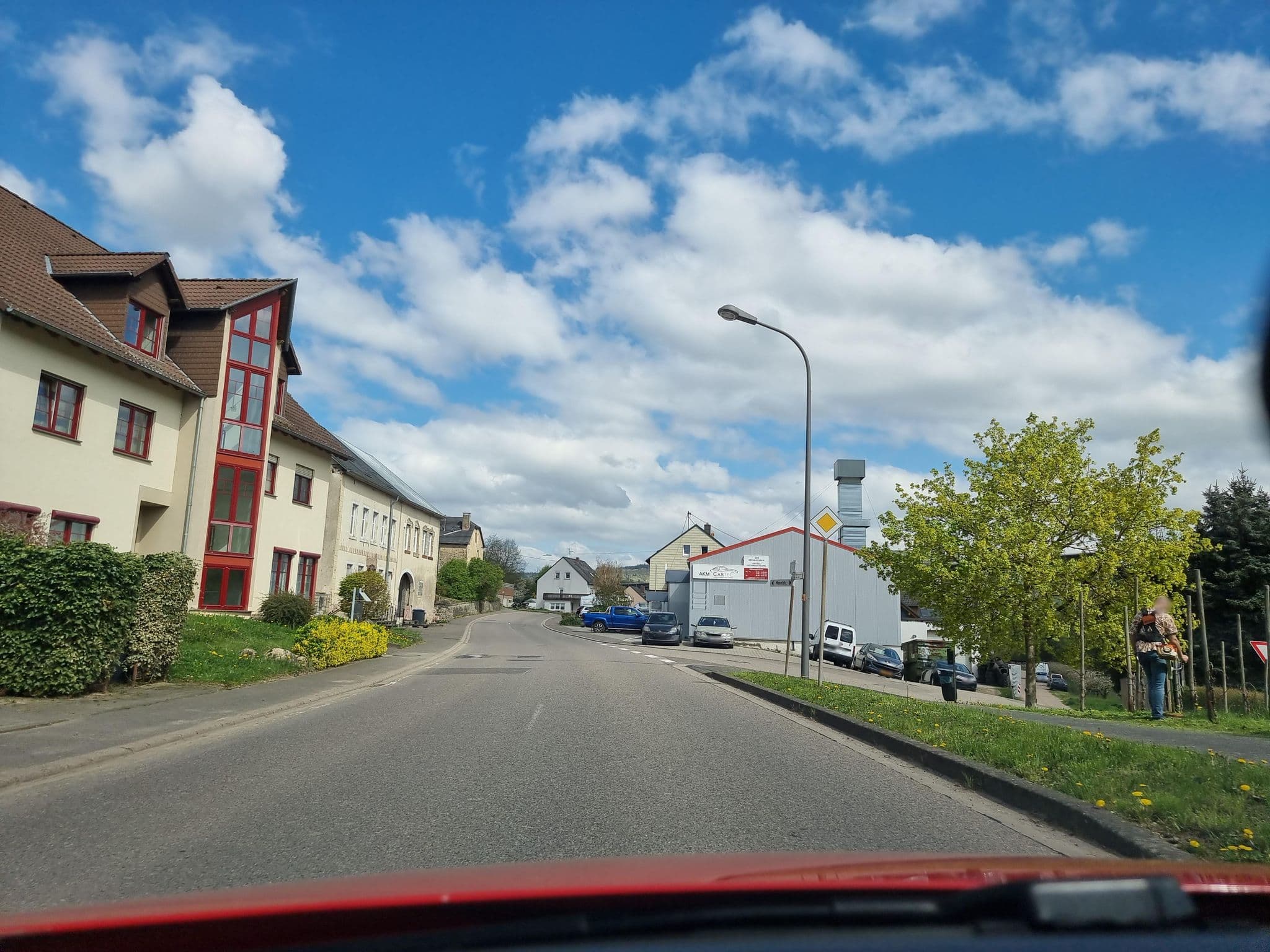 Street view near Zur alten Schule, Riol — © ma_rt_in (CC BY-SA · Mapillary)