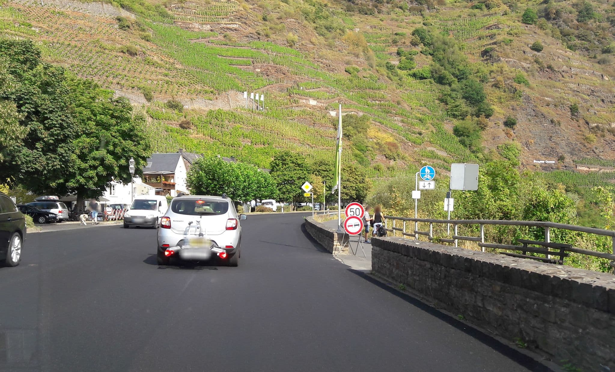 Street view near Ferienwohnungen Weyrauch, Ediger-Eller — © teddy73 (CC BY-SA · Mapillary)