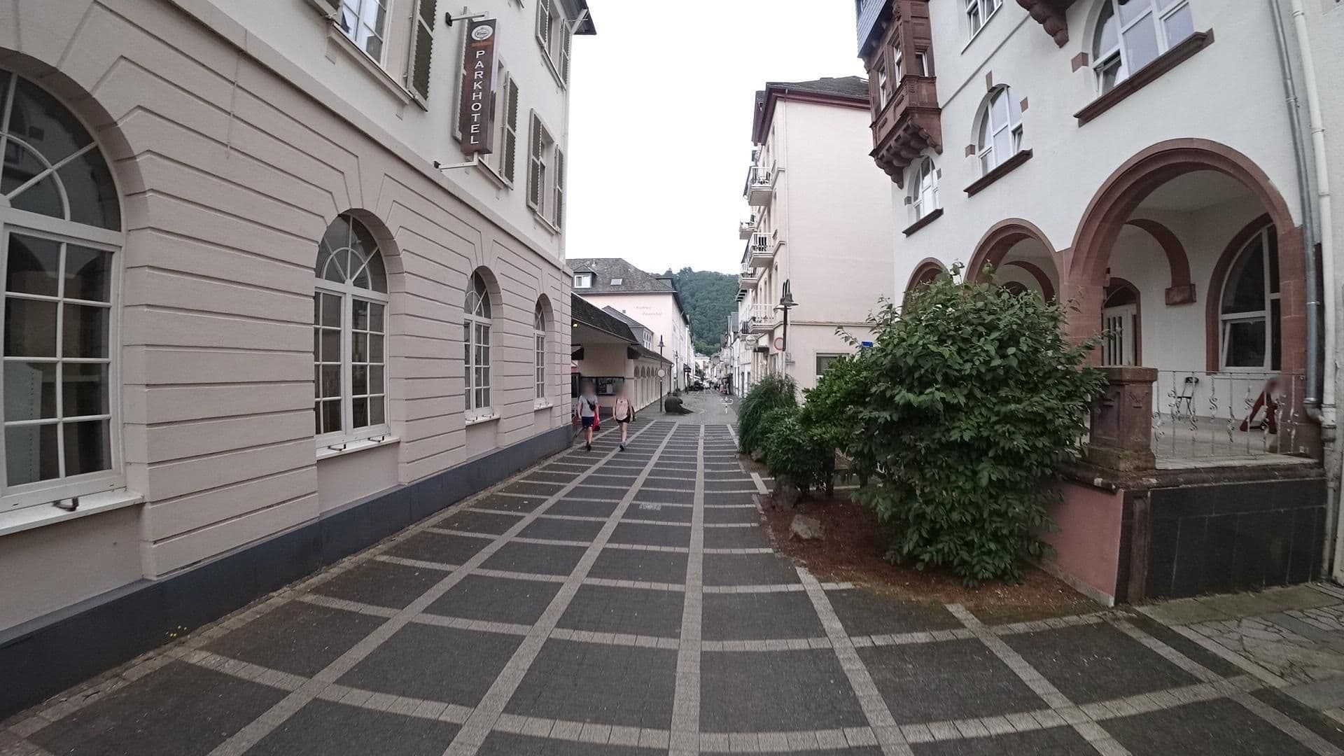 Street view near Wellnesszimmer 402 | Kurhotel Quellenhof, Bausendorf — © PSMSLP (CC BY-SA · Mapillary)