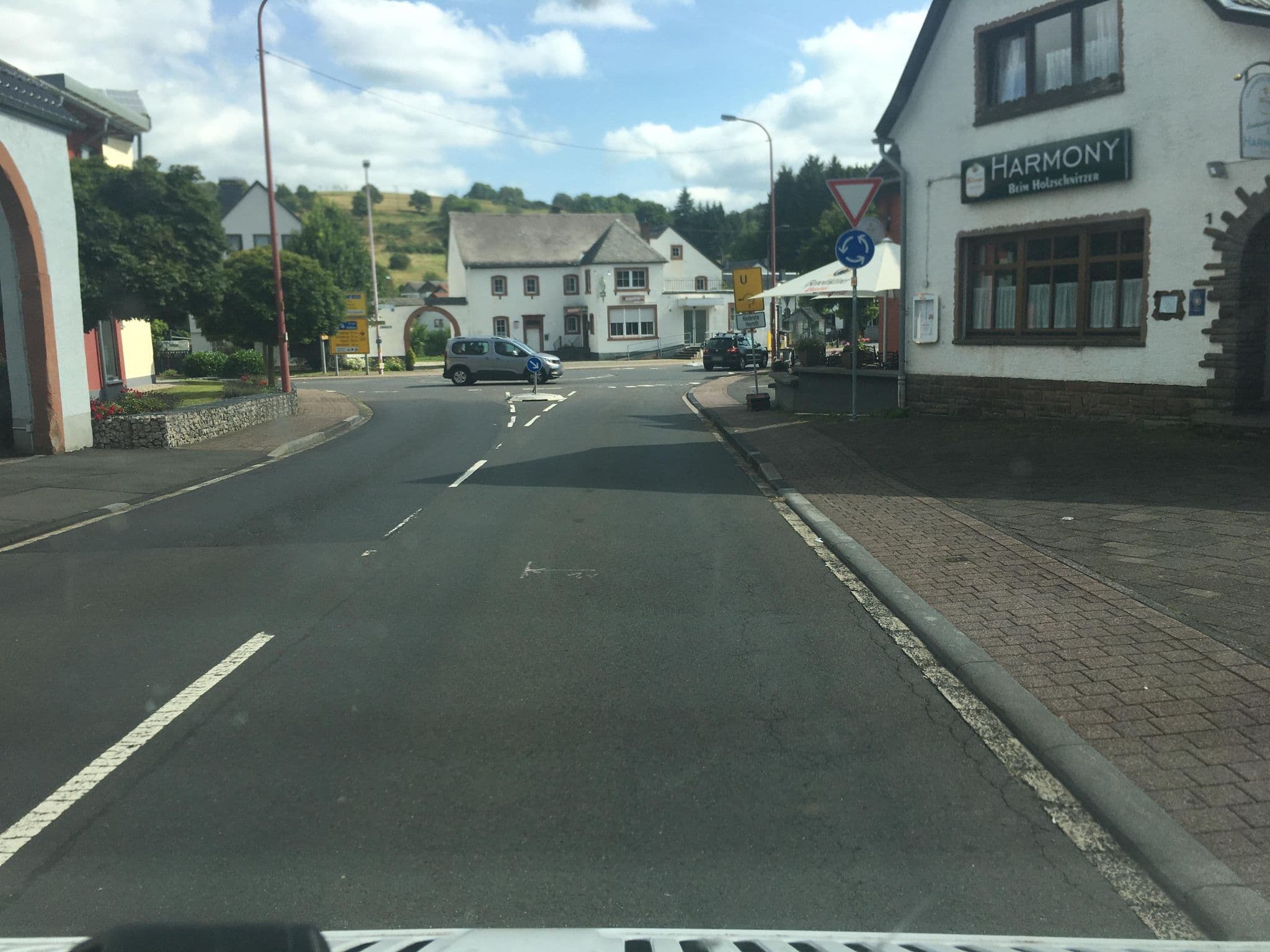 Street view near Beim Holzschnitzer, Daun — © raymond (CC BY-SA · Mapillary)