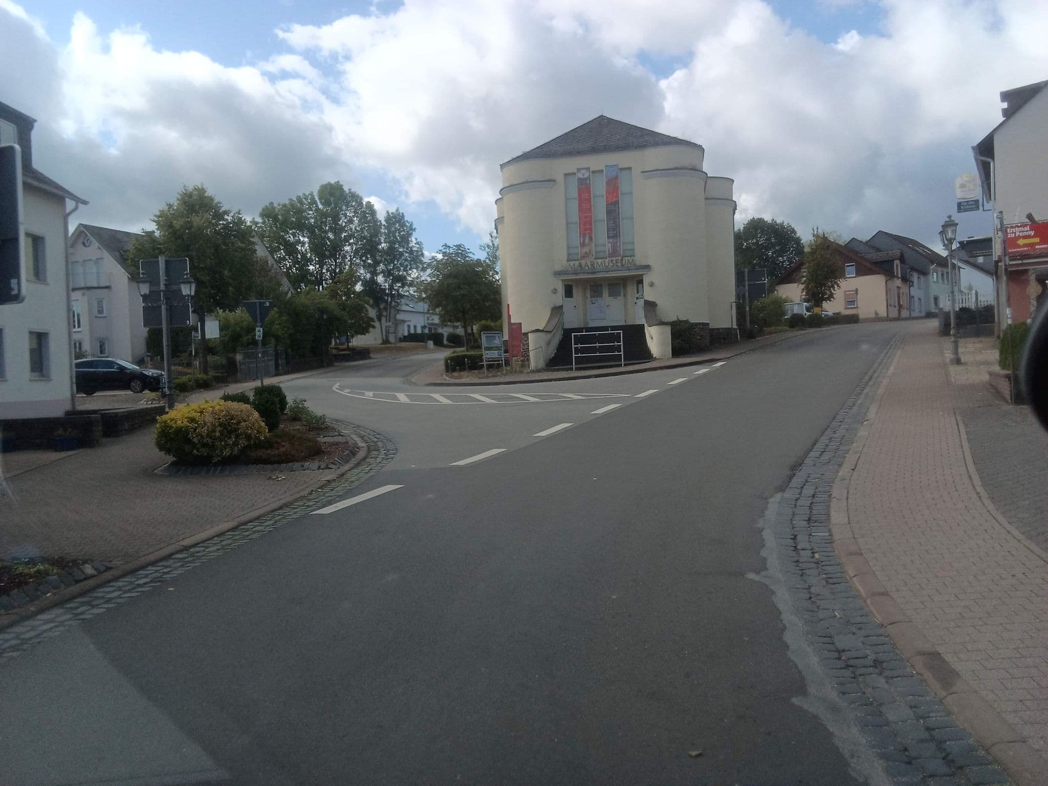 Street view near Herberg der Alter Schleuse, Manderscheid — © mprins (CC BY-SA · Mapillary)