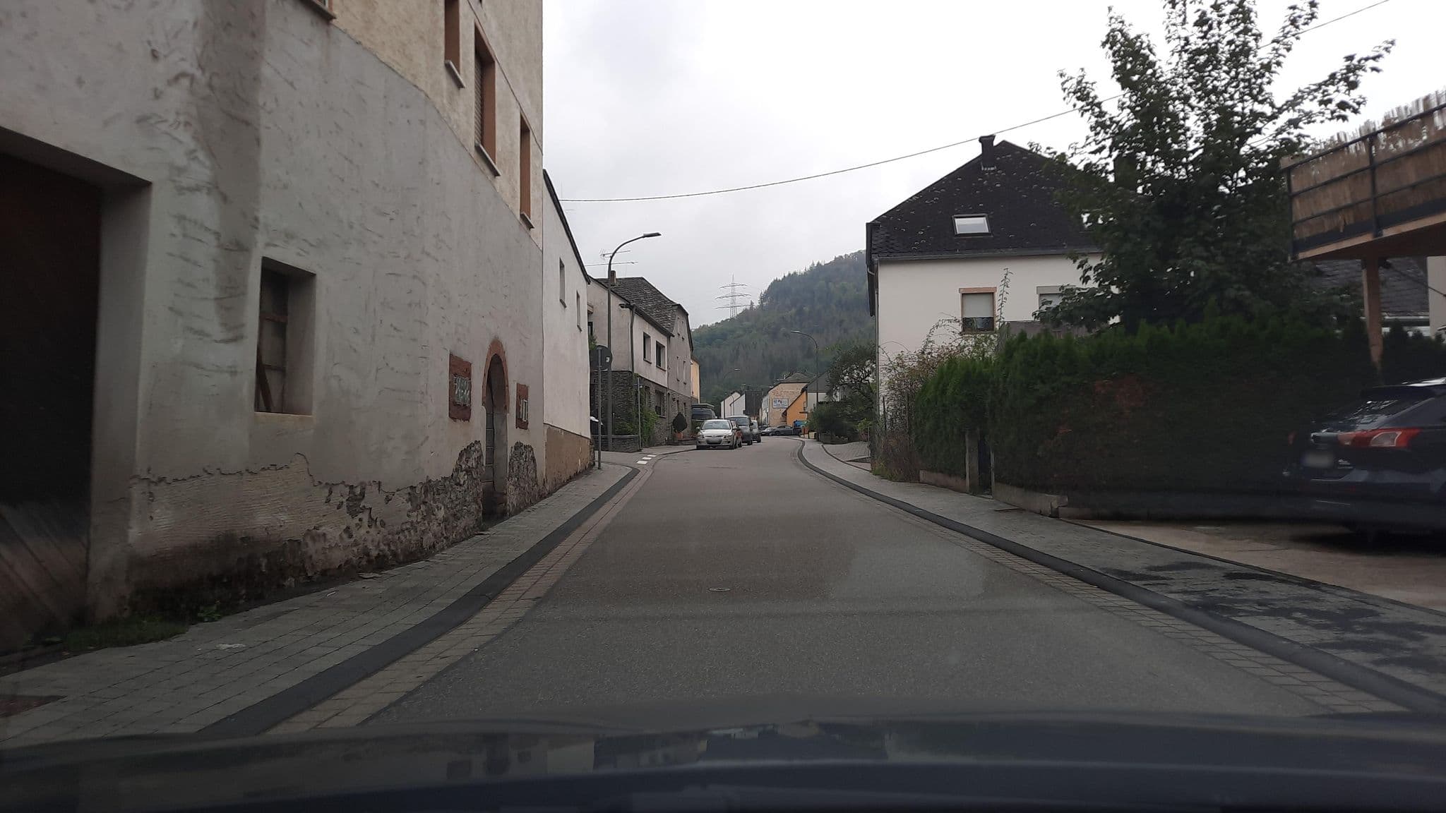 Street view near Fell "hotel", Fell — © Lowiekse (CC BY-SA · Mapillary)