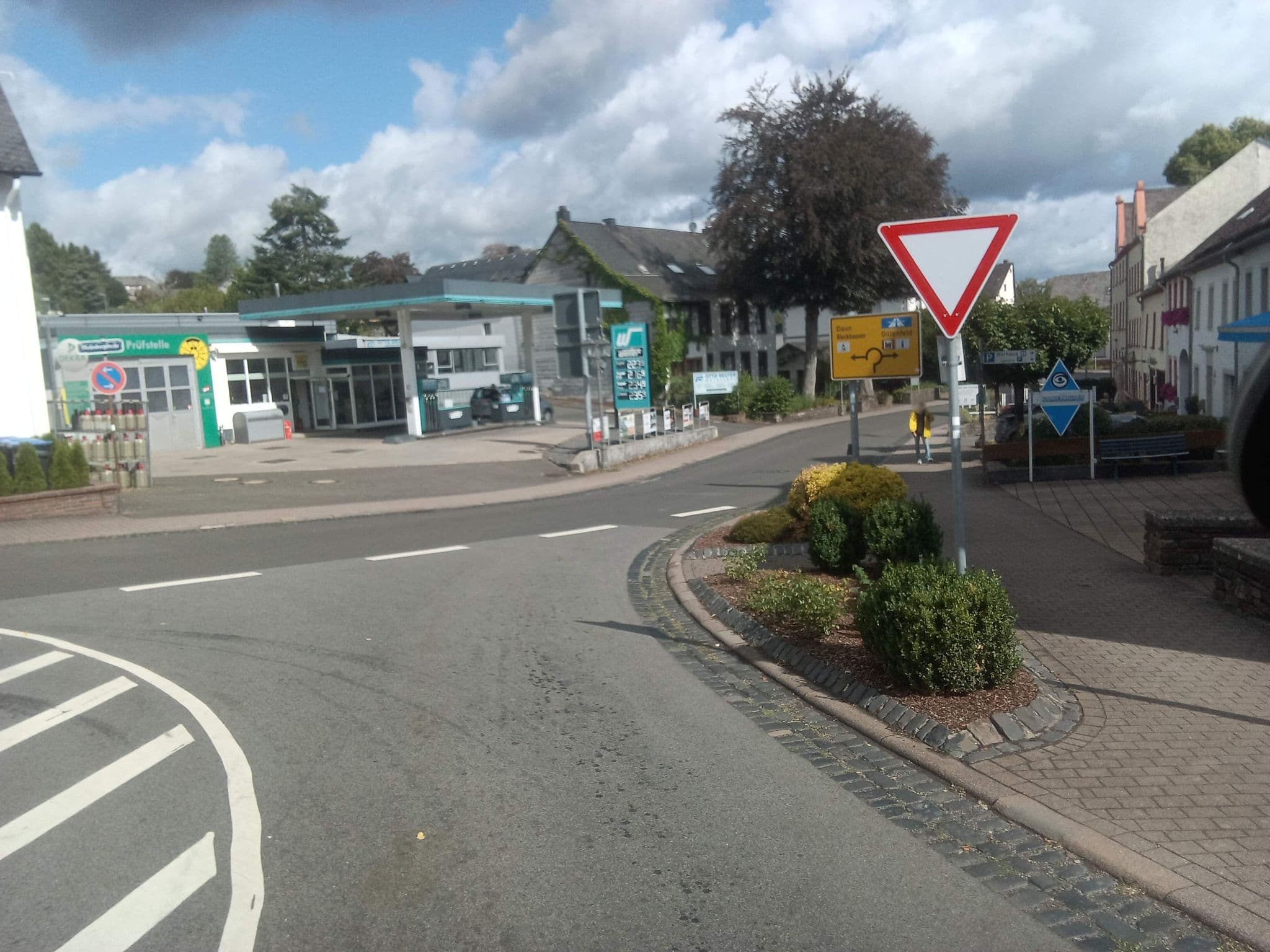 Street view near Zens, Manderscheid — © mprins (CC BY-SA · Mapillary)