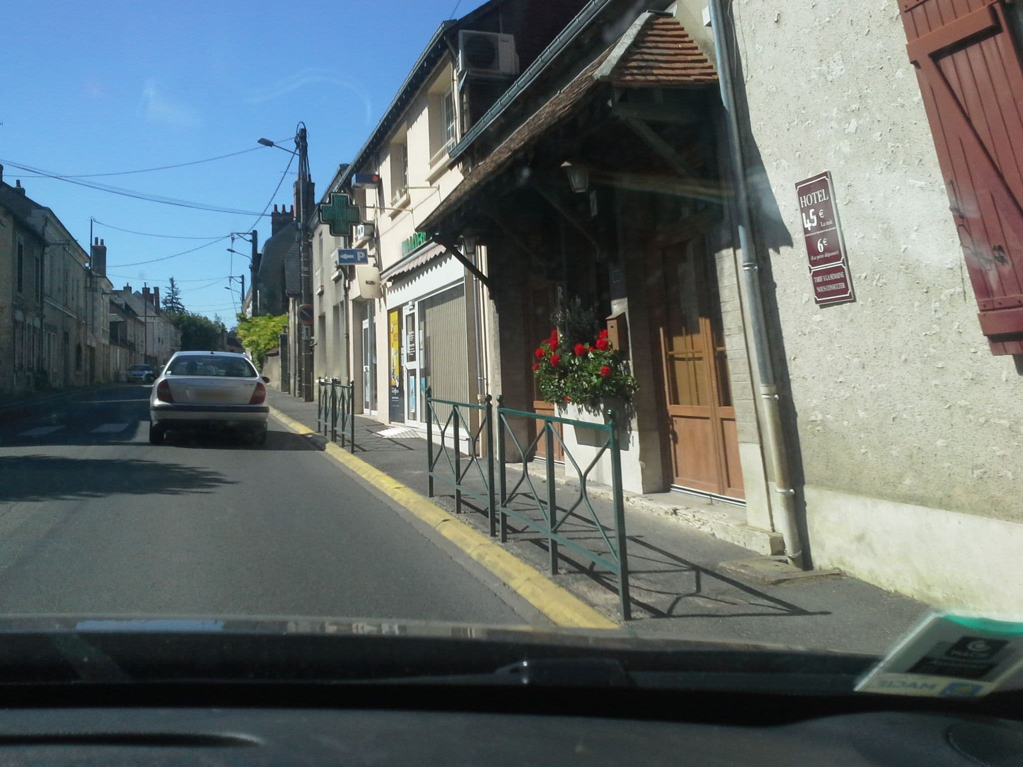 Street view near Auberge du Lion d'Or, Cellettes — © lluc (CC BY-SA · Mapillary)