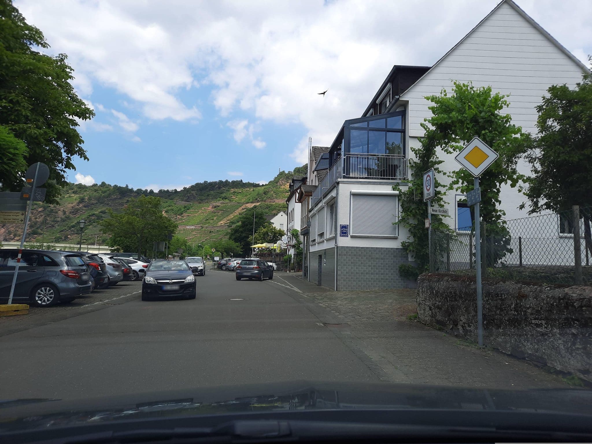 Street view near Zimmer Warhol, Ediger-Eller — © Lowiekse (CC BY-SA · Mapillary)
