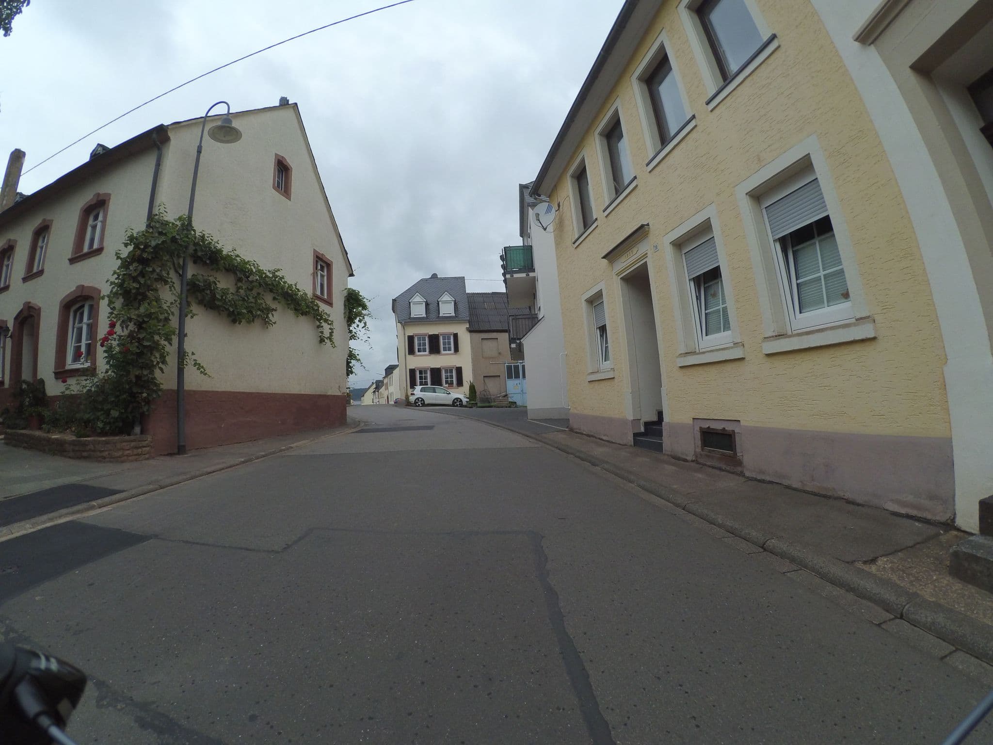 Street view near Gasthof Pelzer, Föhren — © peewee32 (CC BY-SA · Mapillary)