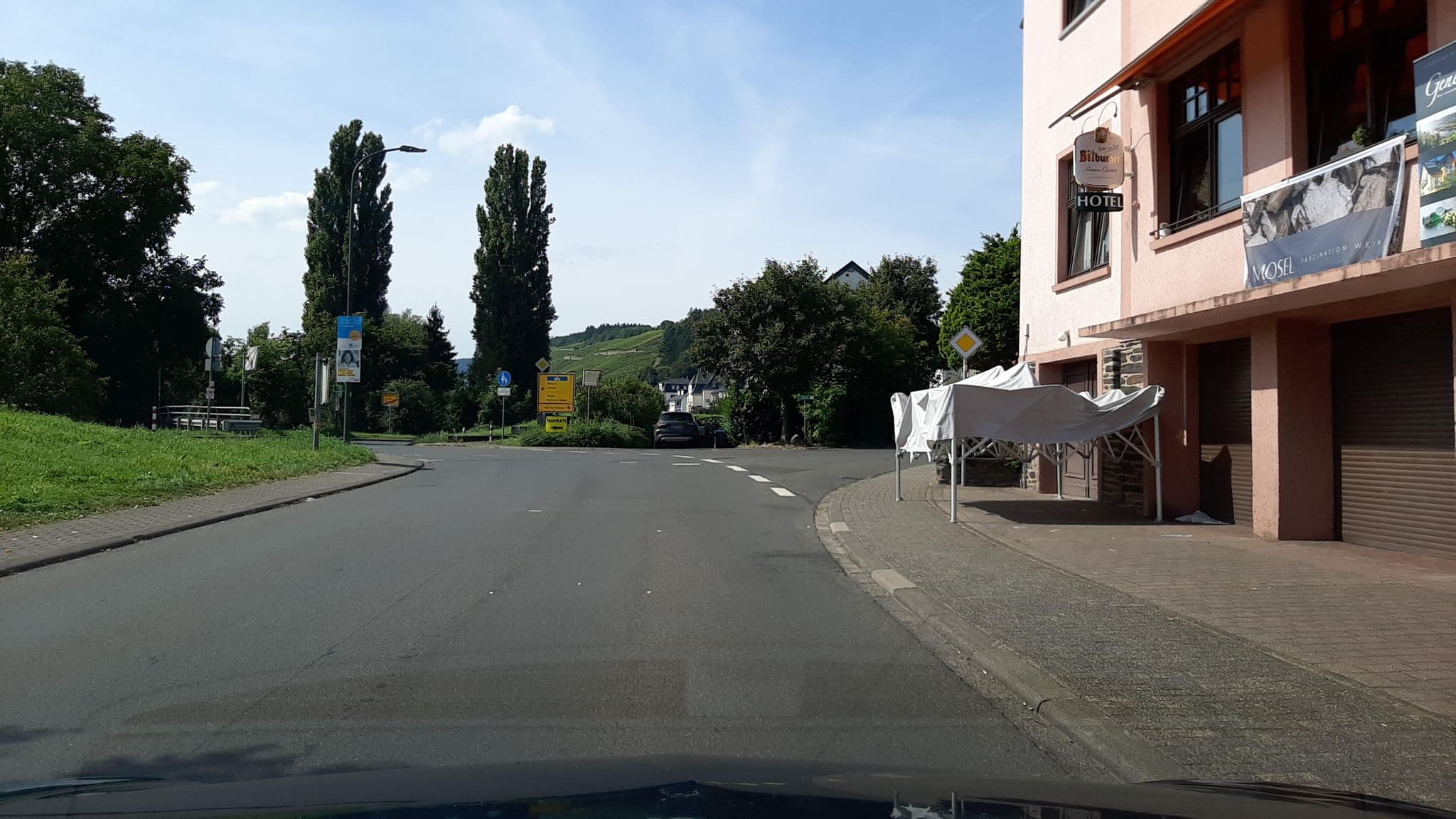 Street view near Hotel Raatz, Lieser — © Lowiekse (CC BY-SA · Mapillary)