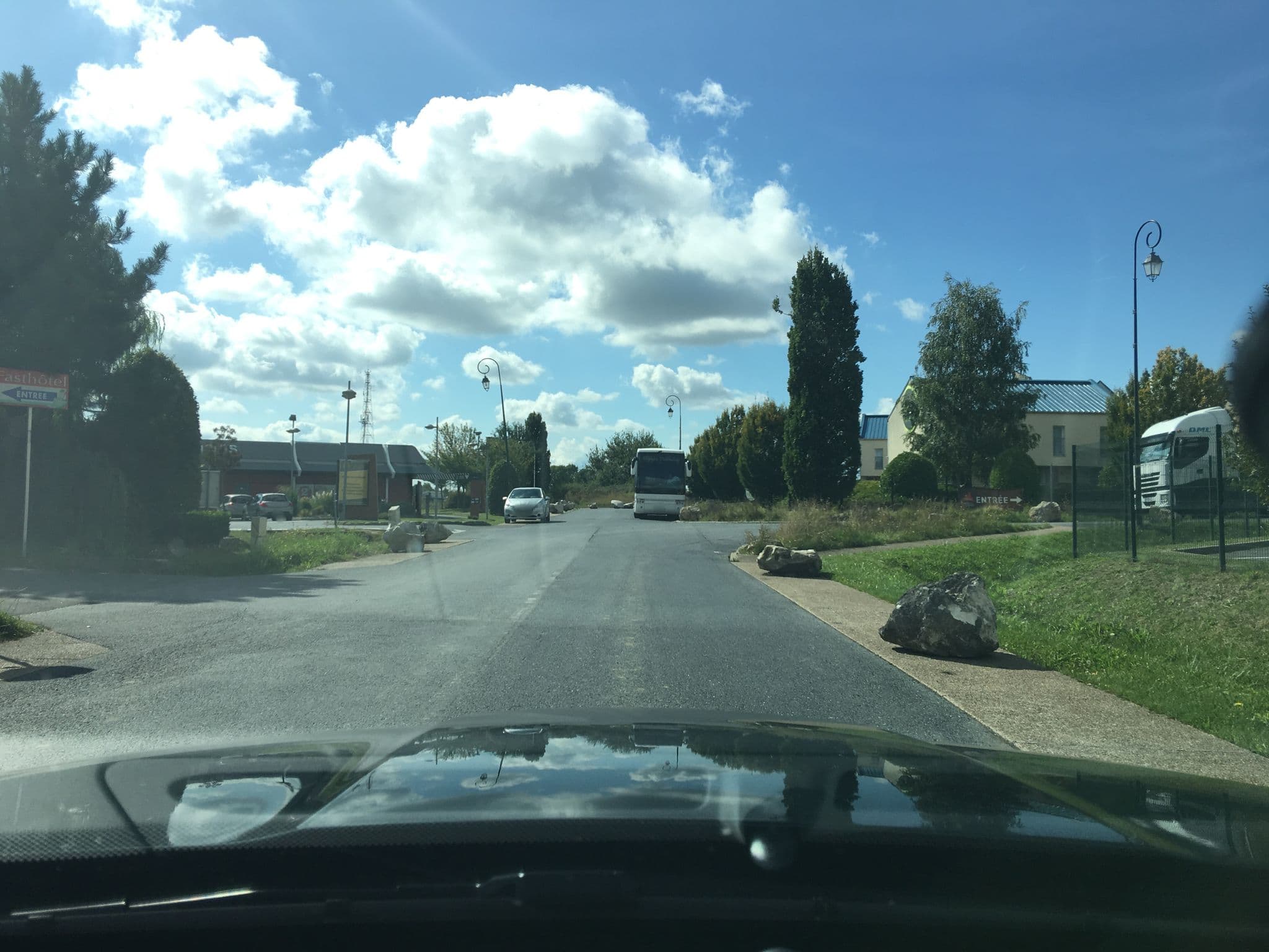 Street view near Akena, Survilliers — © kgvx (CC BY-SA · Mapillary)
