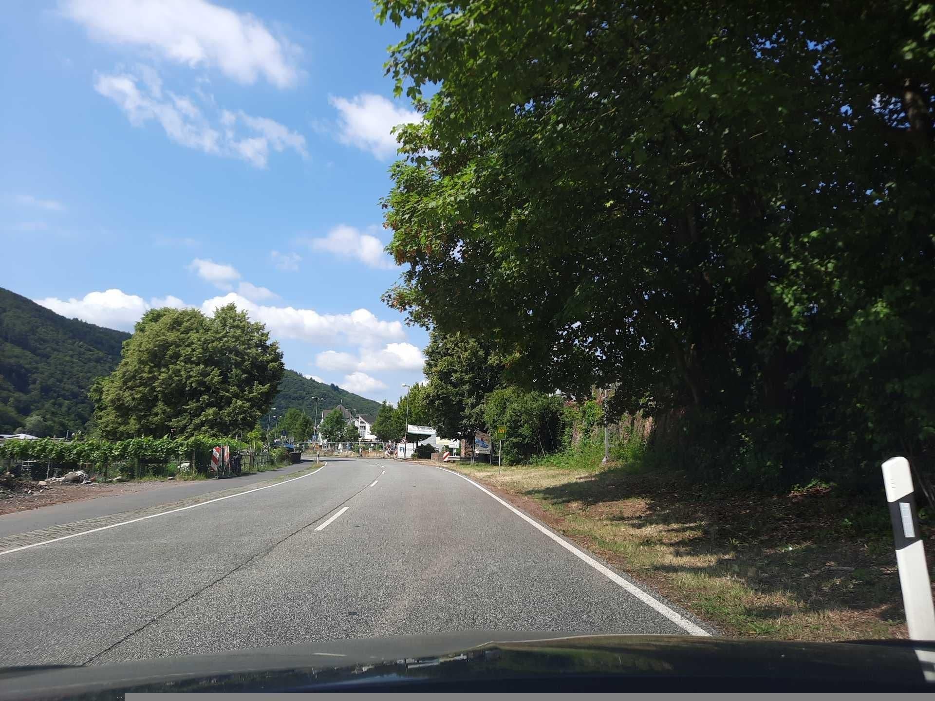 Street view near Gasthaus Am Rosenberg, Klotten — © Lowiekse (CC BY-SA · Mapillary)