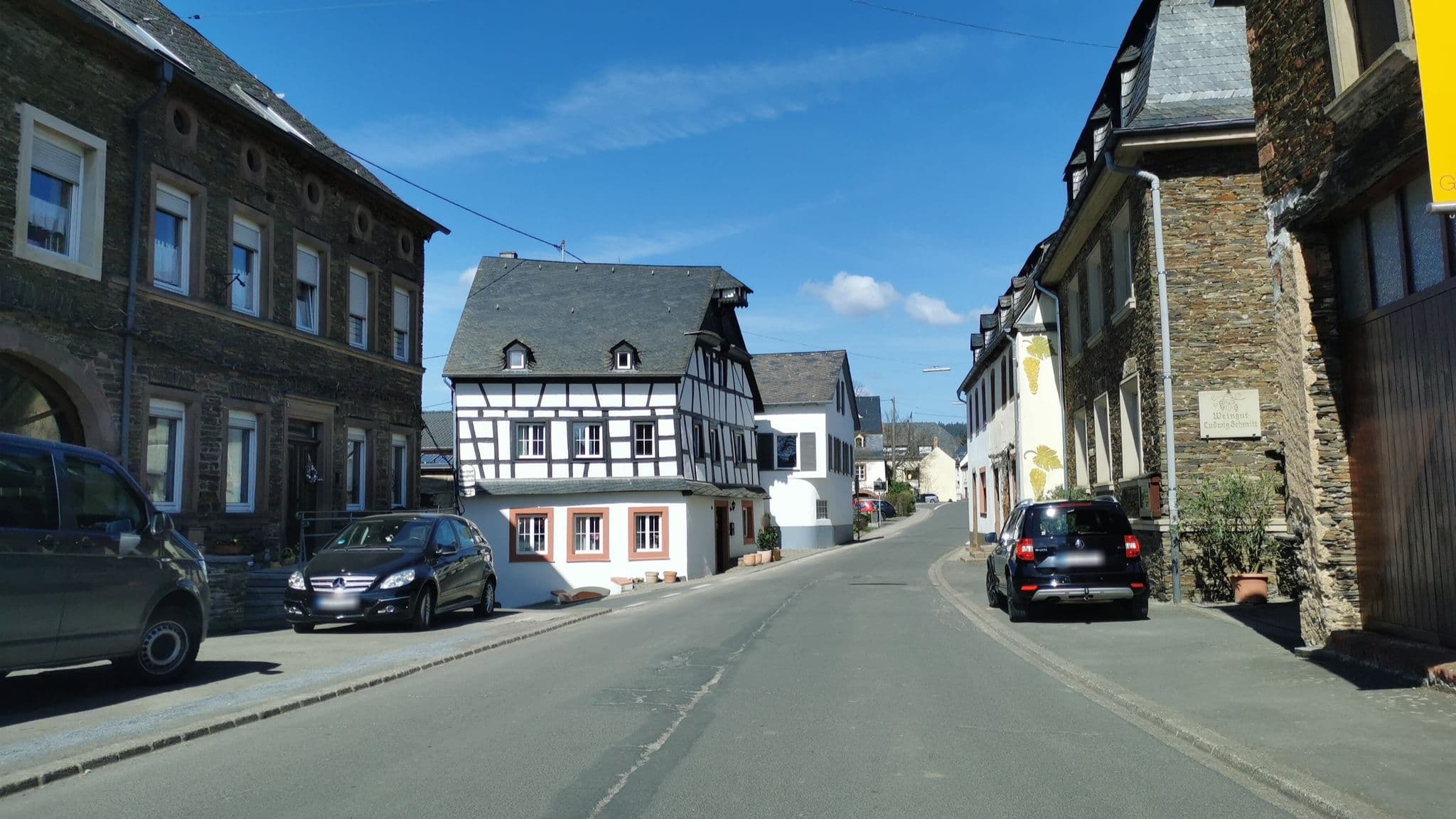 Street view near Weinhaus und Gaestehaus Boelinger, Maring-Noviand — © ma_rt_in (CC BY-SA · Mapillary)