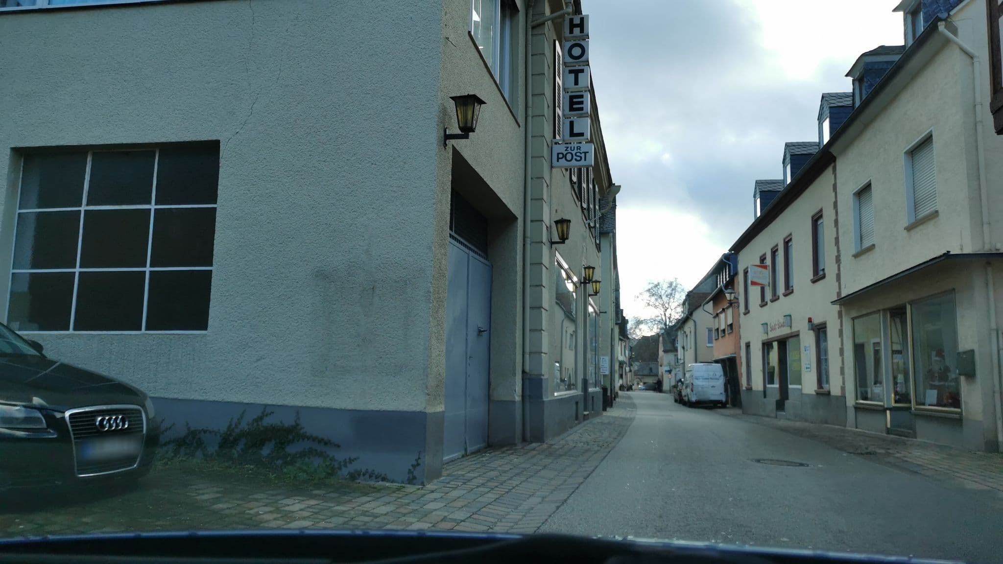 Street view near Lekker Inh. Remko Bordens Zur Post Inh. Remko Bordens Restaurant, Neumagen-Dhron — © ma_rt_in (CC BY-SA · Mapillary)
