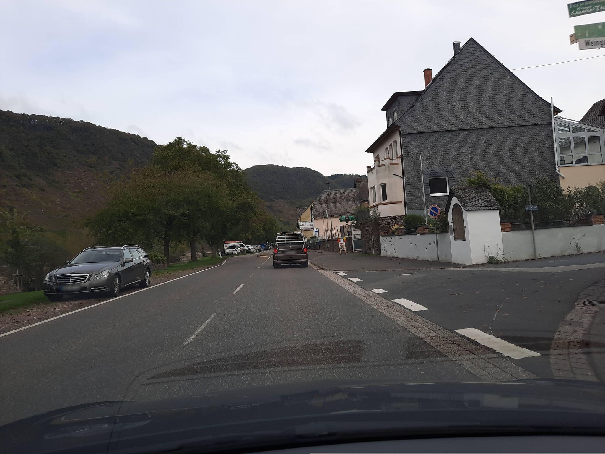 Street view near Weingarten Loge, Bruttig-Fankel — © Lowiekse (CC BY-SA · Mapillary)