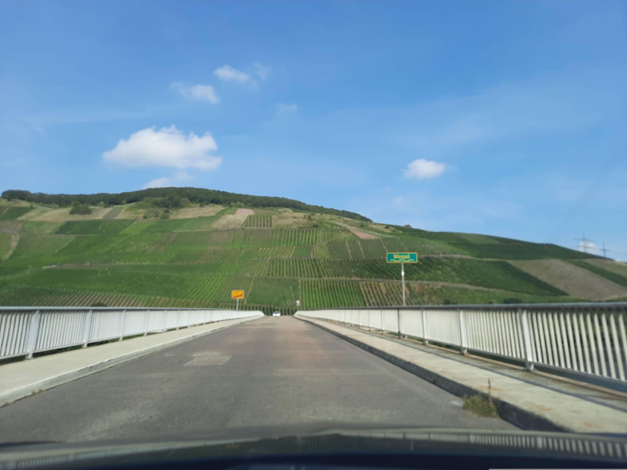 Street view near Pension zur Brücke Familie Becker, Longuich — © Lowiekse (CC BY-SA · Mapillary)