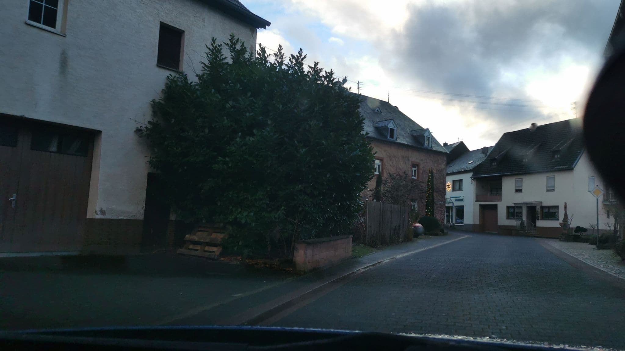 Street view near Elfriede und Peter Krames, Maring-Noviand — © ma_rt_in (CC BY-SA · Mapillary)