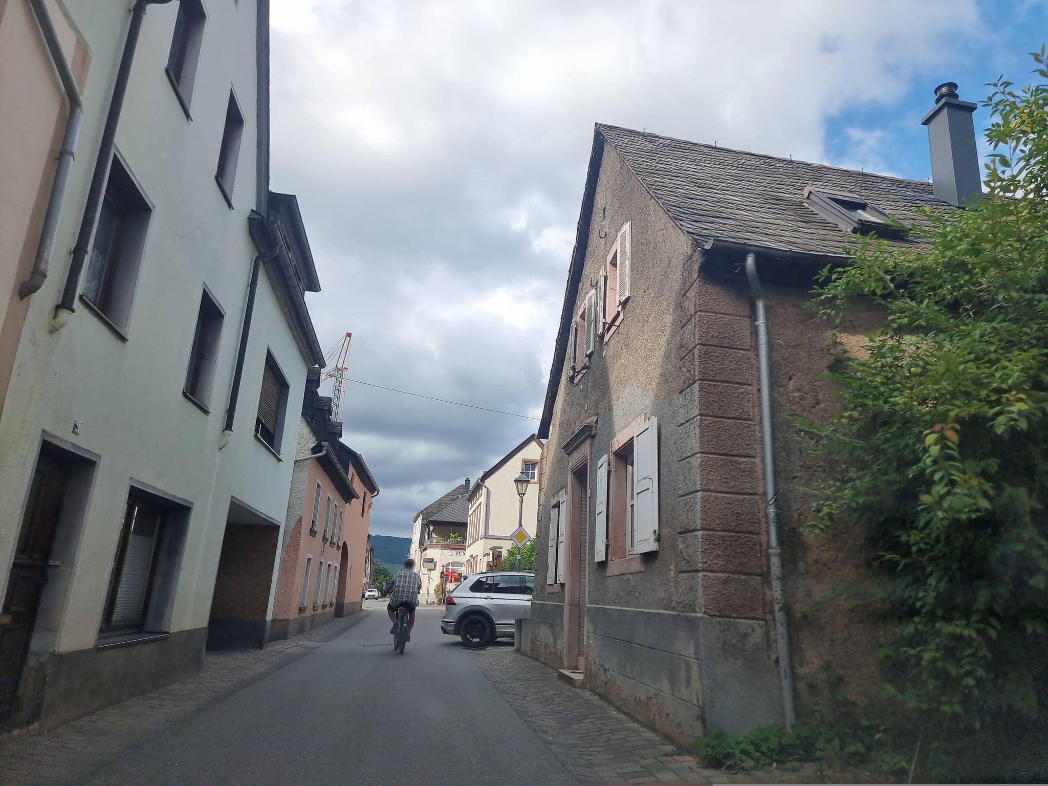 Street view near Ferienwohnung "in Vino Veritas", Neumagen-Dhron — © ma_rt_in (CC BY-SA · Mapillary)