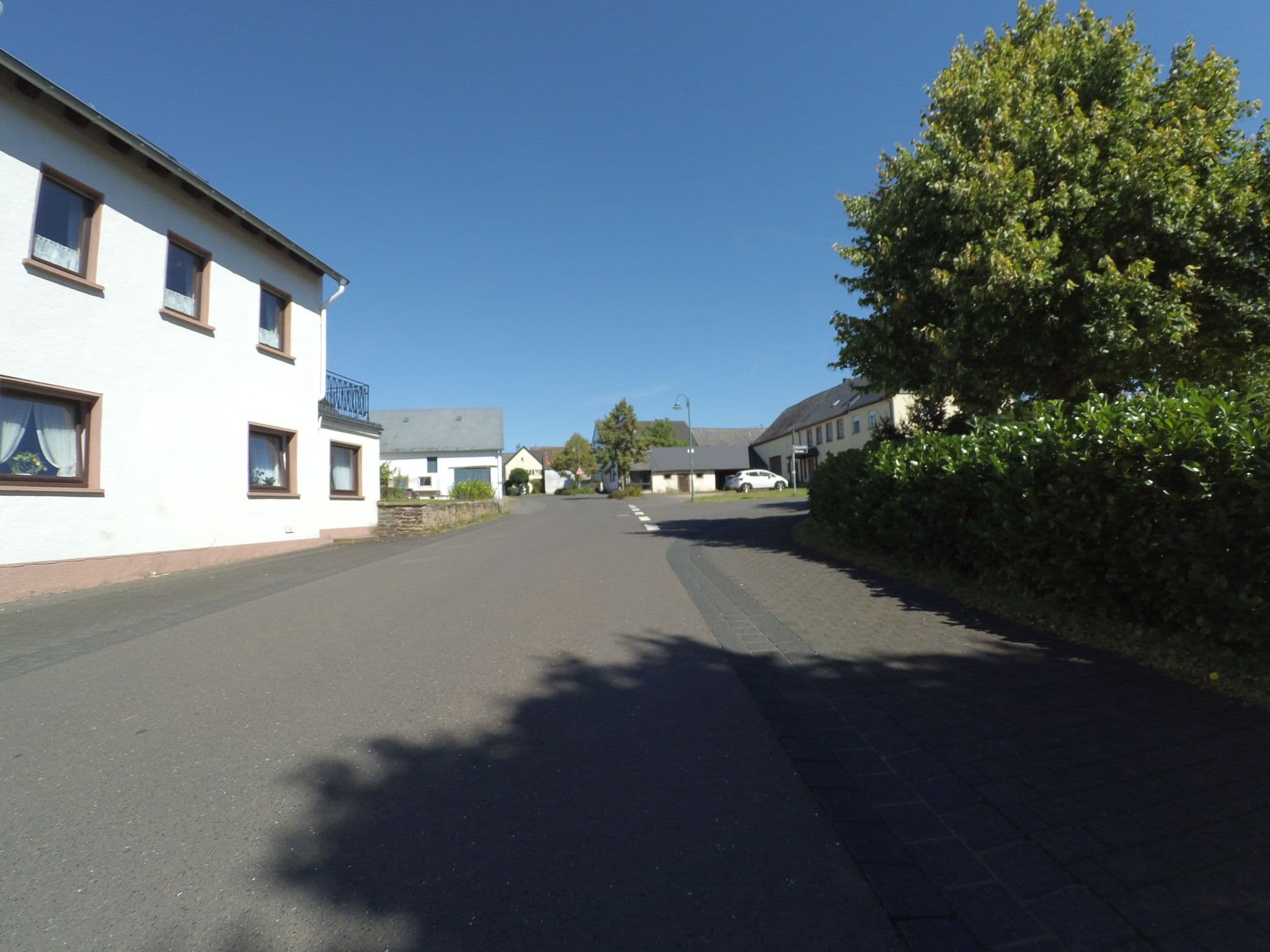 Street view near Lieblingsplatz, Großlittgen — © peewee32 (CC BY-SA · Mapillary)