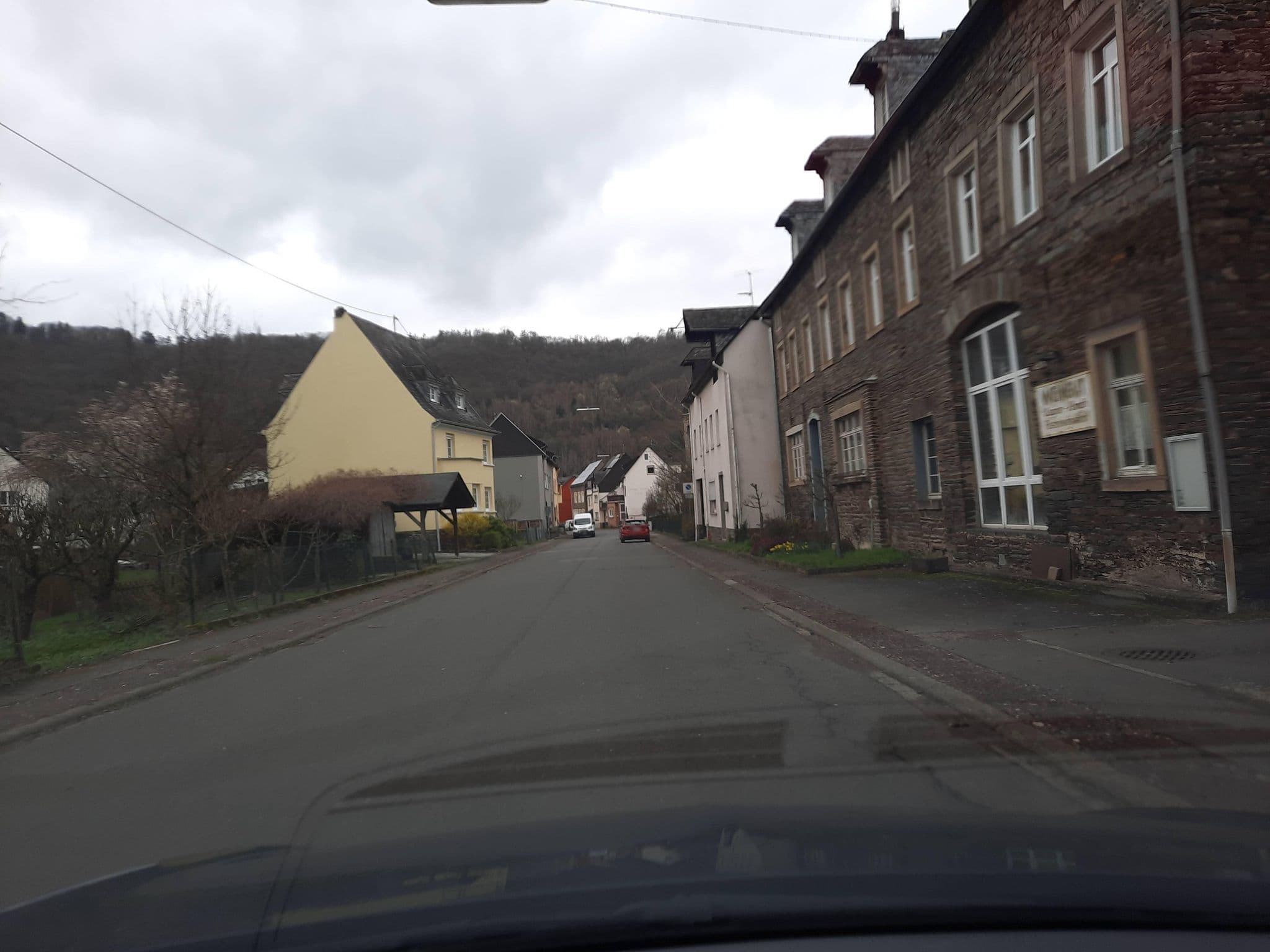 Street view near Hotel Gambrinus, Enkirch — © Lowiekse (CC BY-SA · Mapillary)
