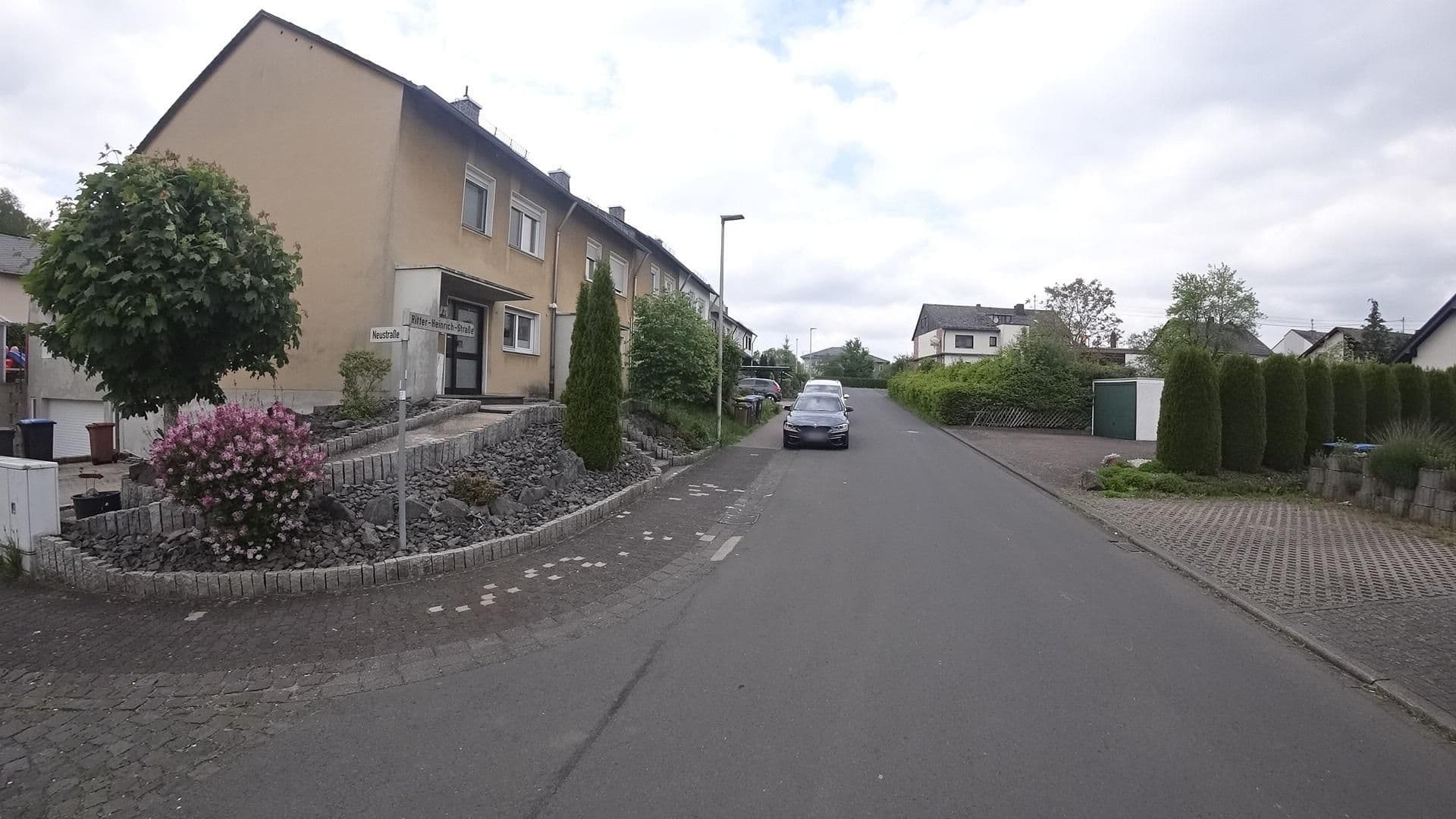 Street view near Ferienwohnung in der Vulkaneifel, Ulmen — © MichelleFritzSLP (CC BY-SA · Mapillary)