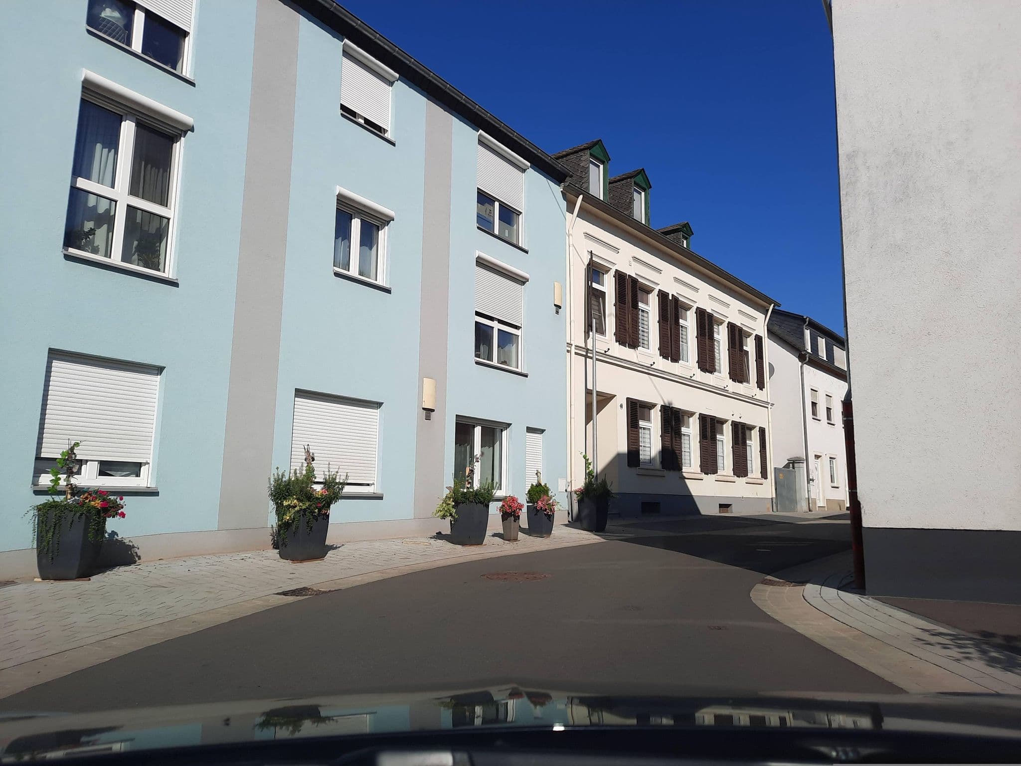 Street view near Hotel Bender, Schweich — © Lowiekse (CC BY-SA · Mapillary)