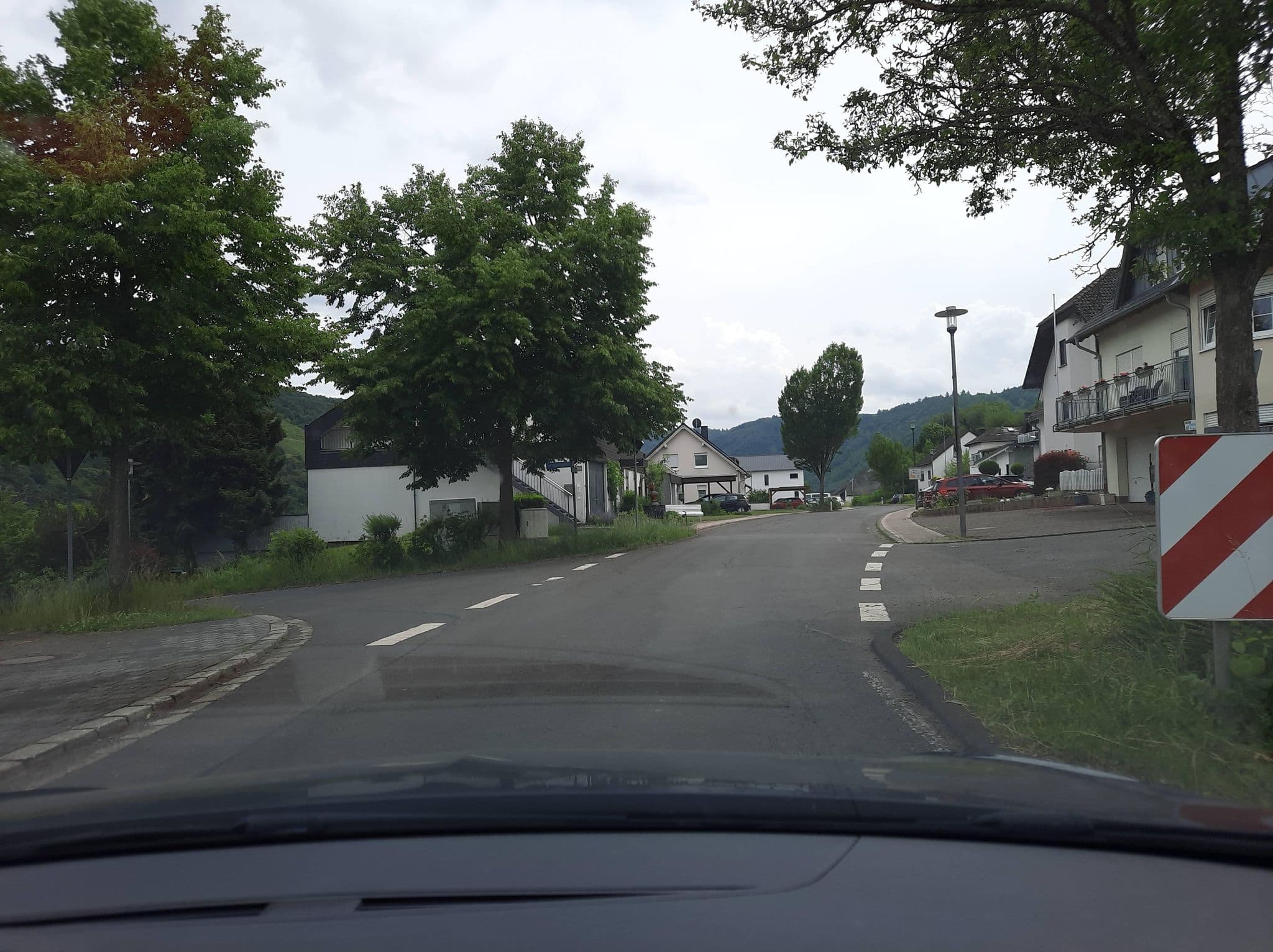 Street view near Weingut und Gästehaus Menten, Briedel — © Lowiekse (CC BY-SA · Mapillary)