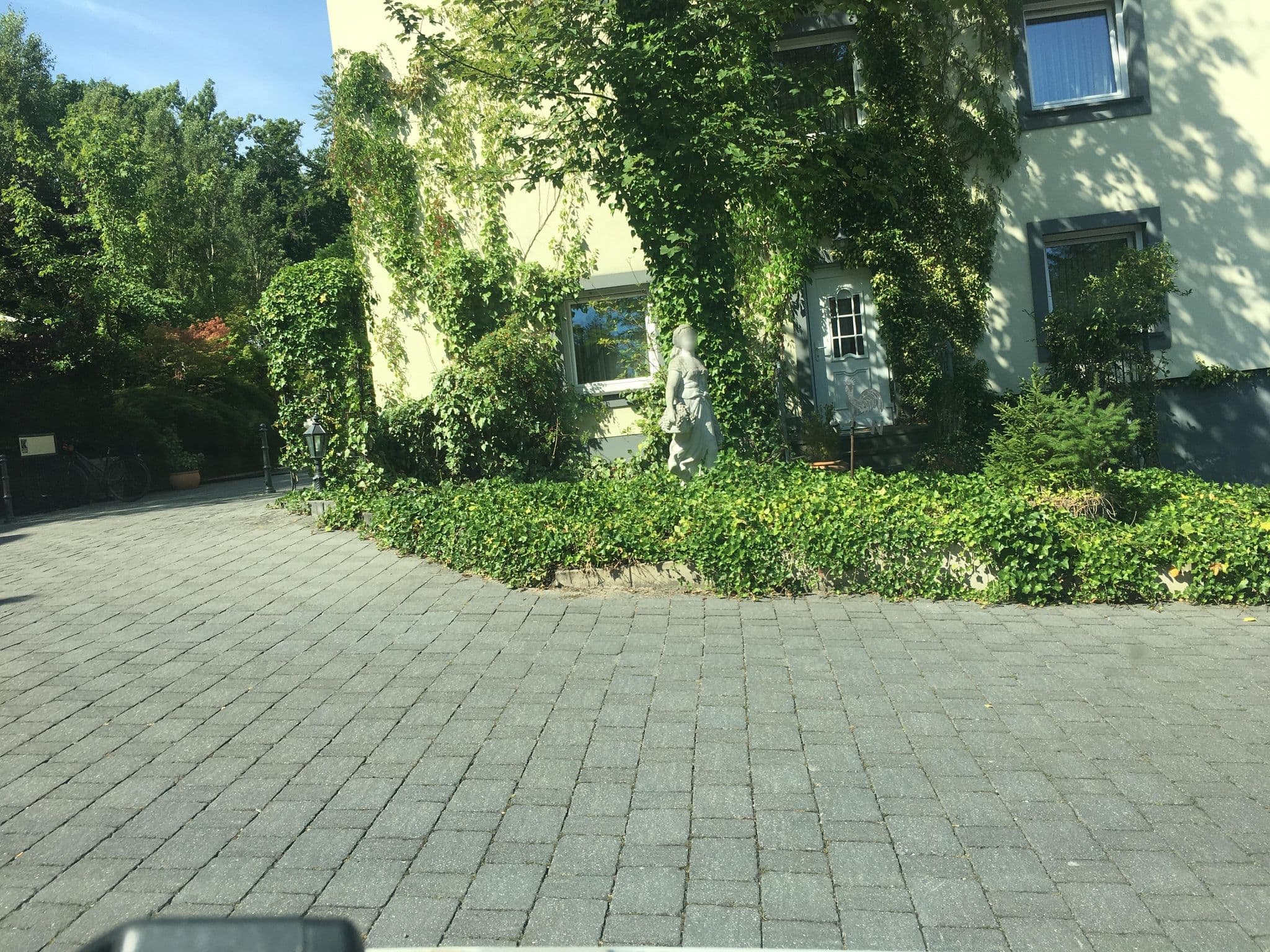 Street view near Waldhotel Rheinbach, Rheinbach — © raymond (CC BY-SA · Mapillary)