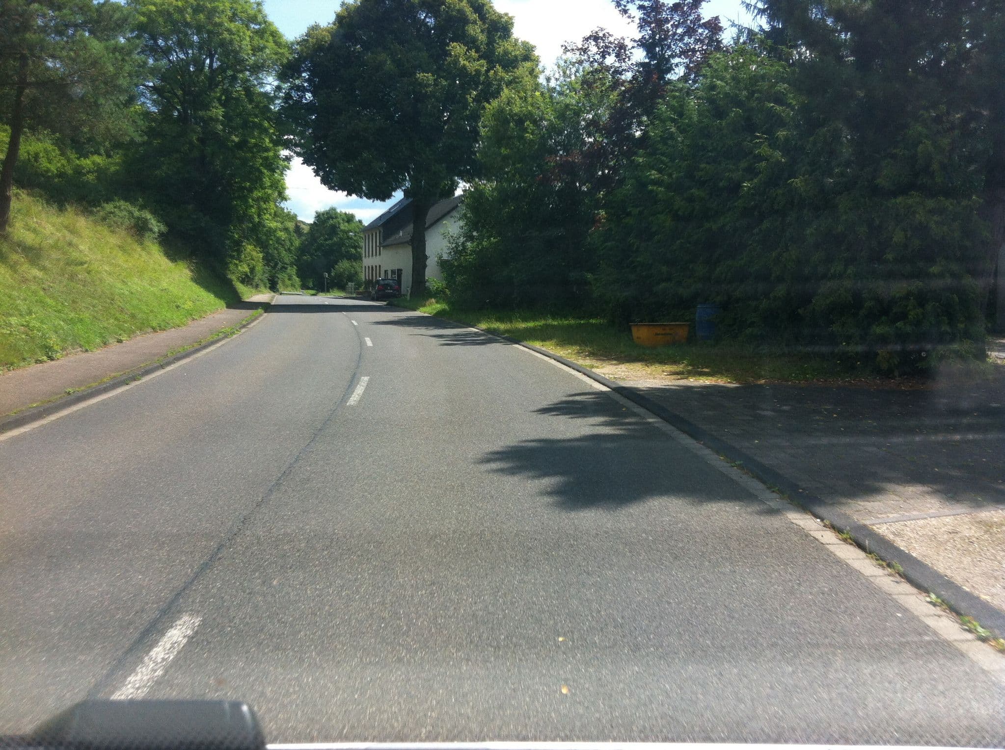Street view near Lommersdorfer Mühle, Üxheim — © raymond (CC BY-SA · Mapillary)