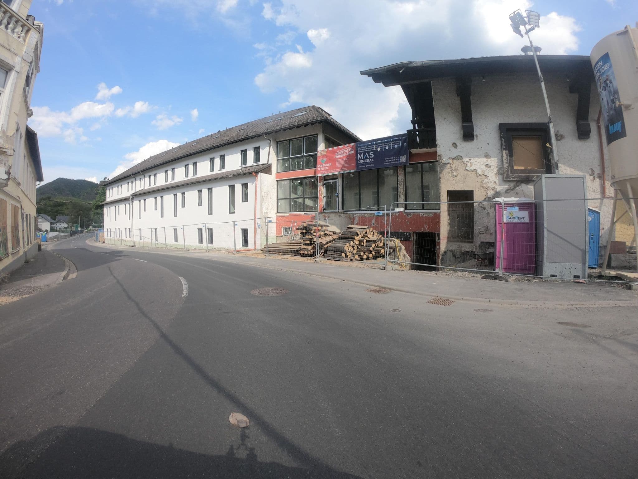 Street view near Grand Hotel Lochmühle, Altenahr — © joostjakob (CC BY-SA · Mapillary)